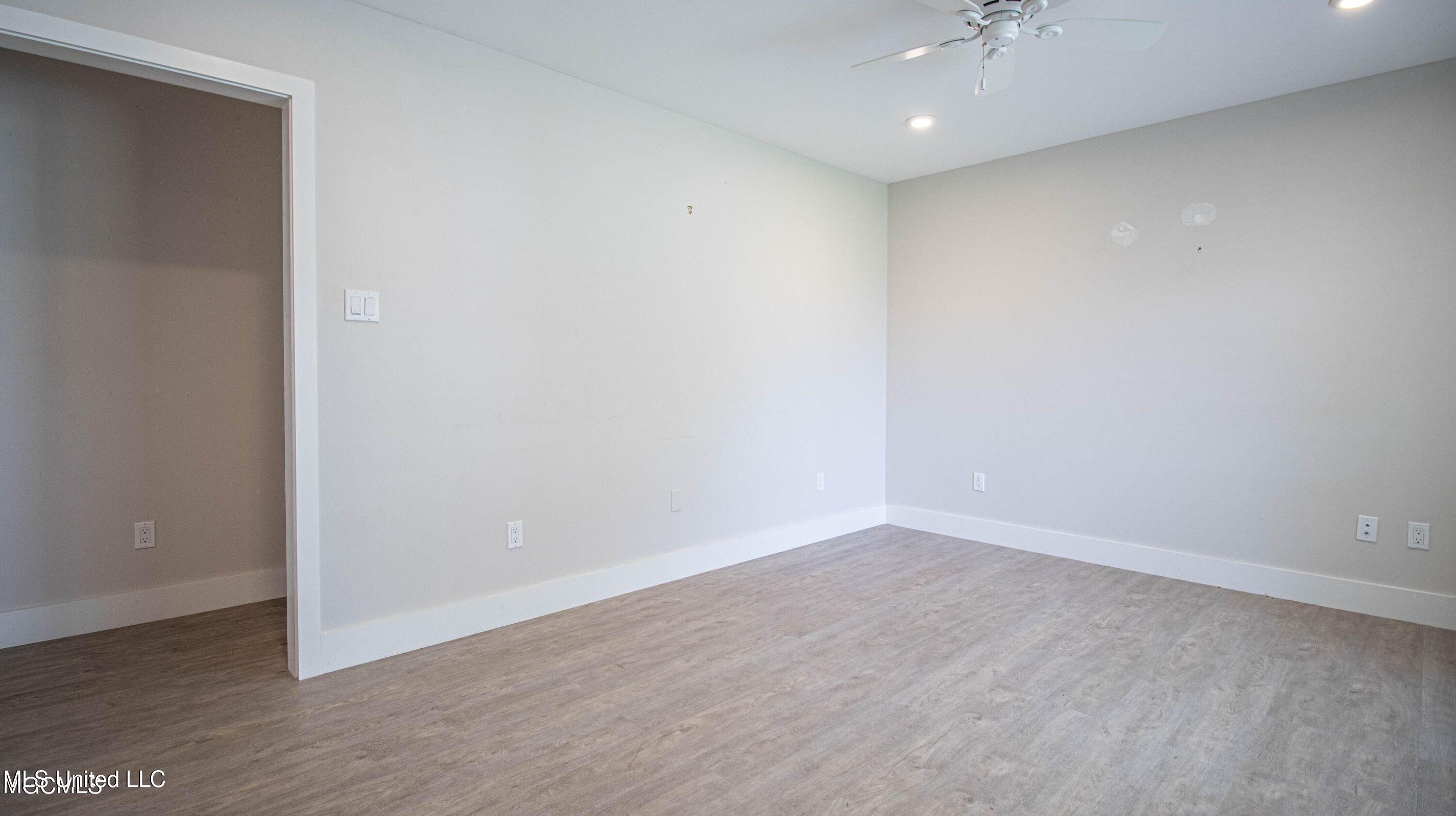 9 Hartford Place, Gulfport, Mississippi image 2