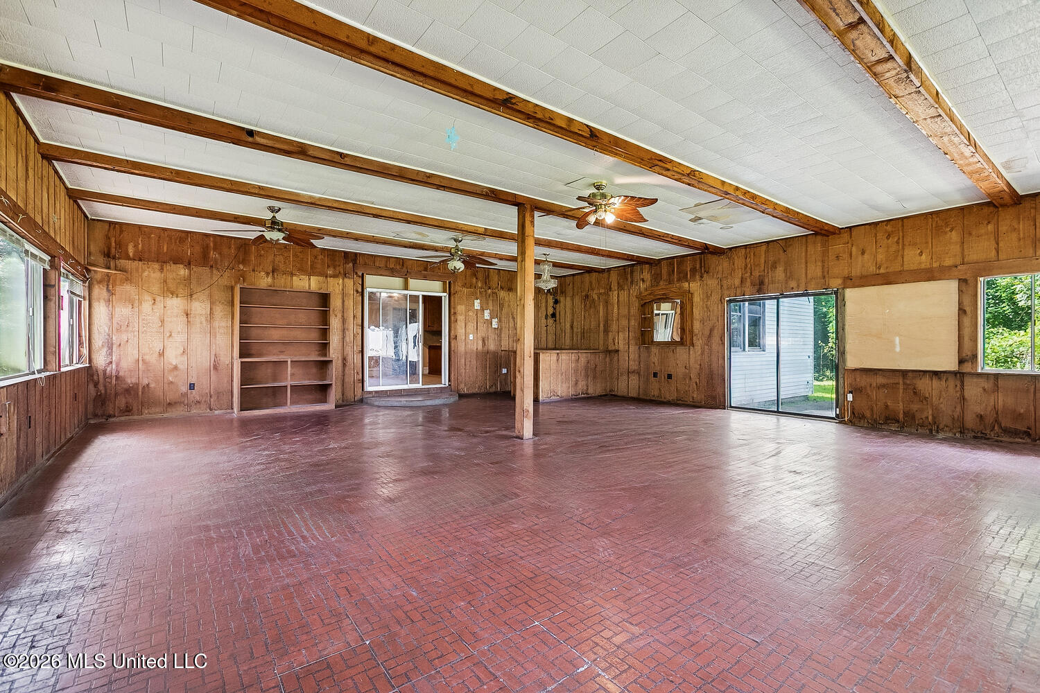 525 W Railroad Avenue