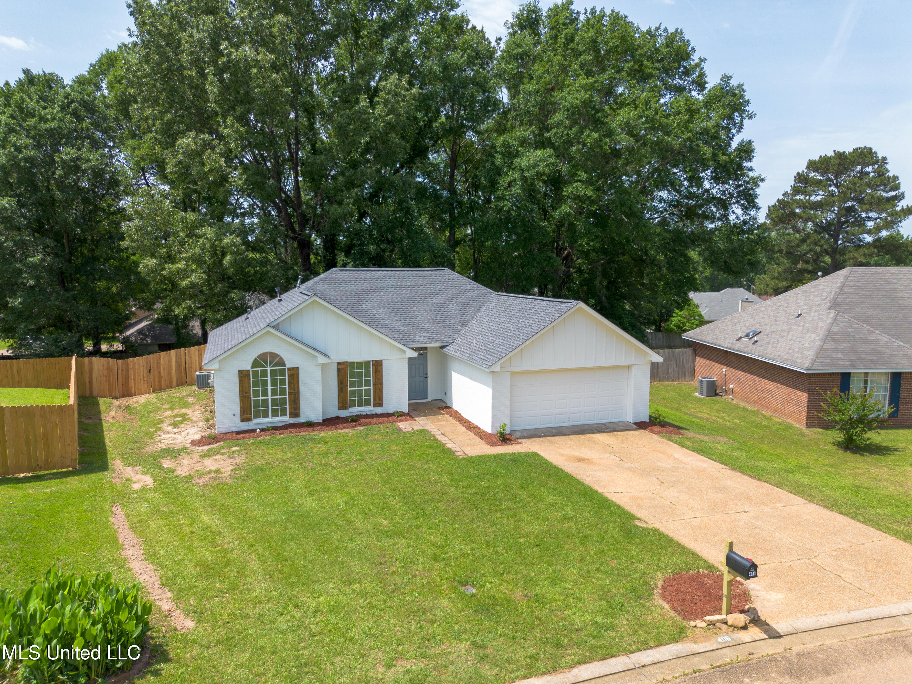 406 Twisted Oak Cove, Richland, Mississippi image 2