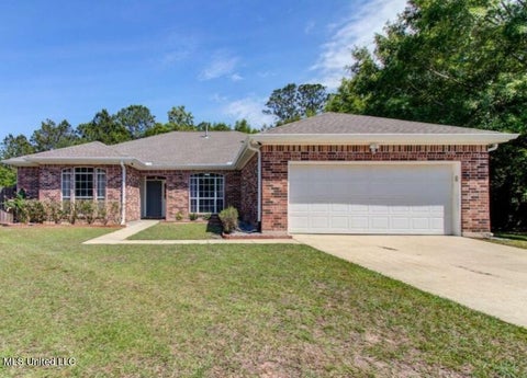 Homes For Sale - 12 N Lakeview Drive<br/> Ocean Springs, MS 39564