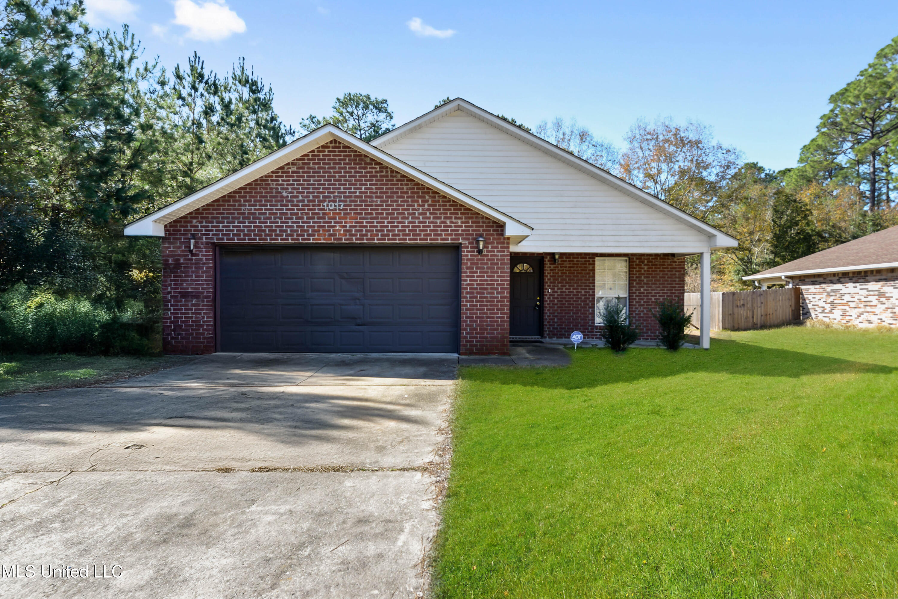 1017 Sycamore Street, Ocean Springs, Mississippi image 1