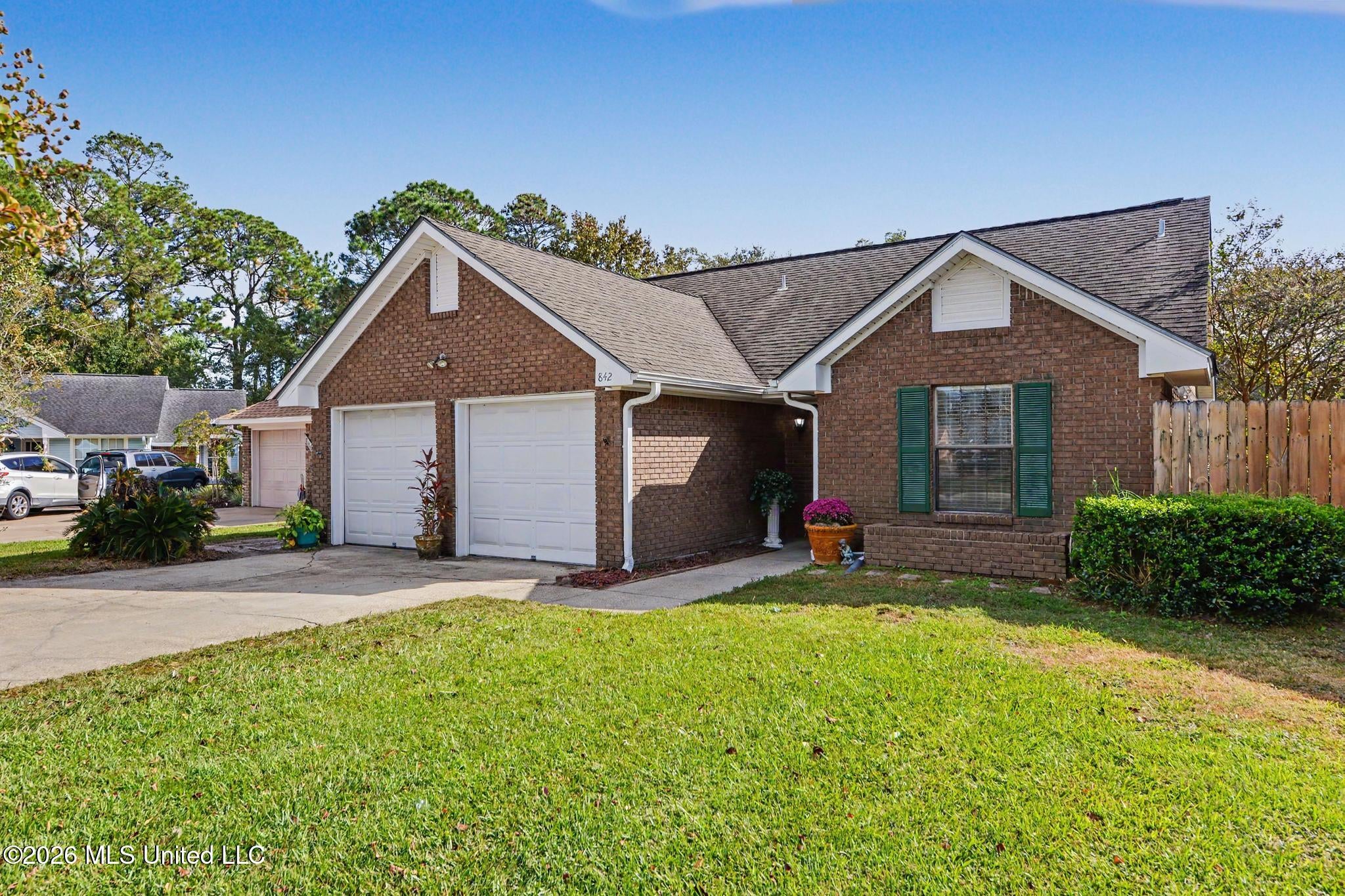 842 Ravenwood Court
