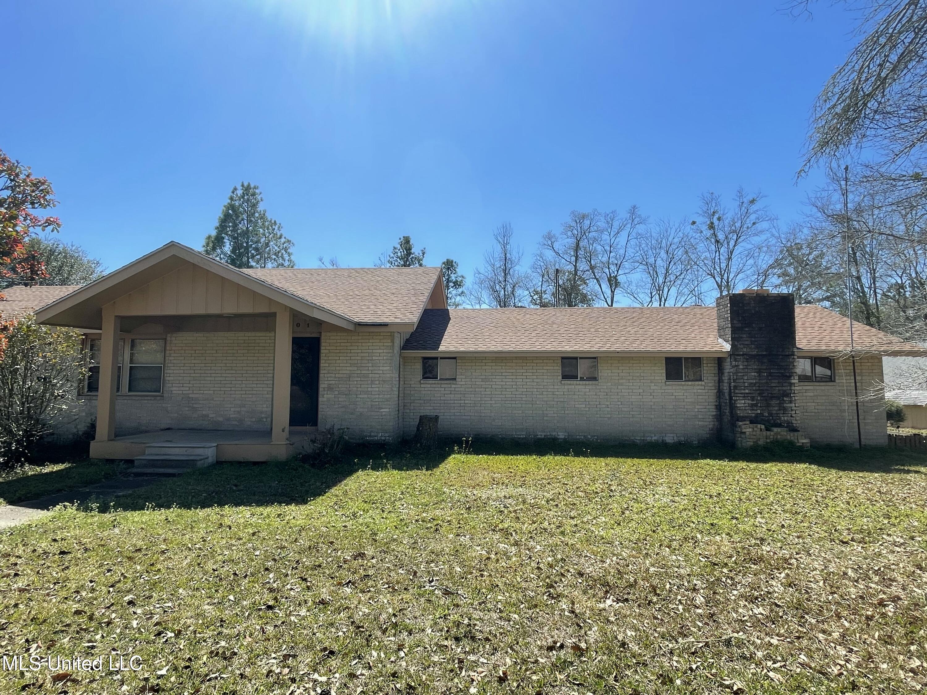 901 De La Pointe Drive, Gautier, Mississippi image 2