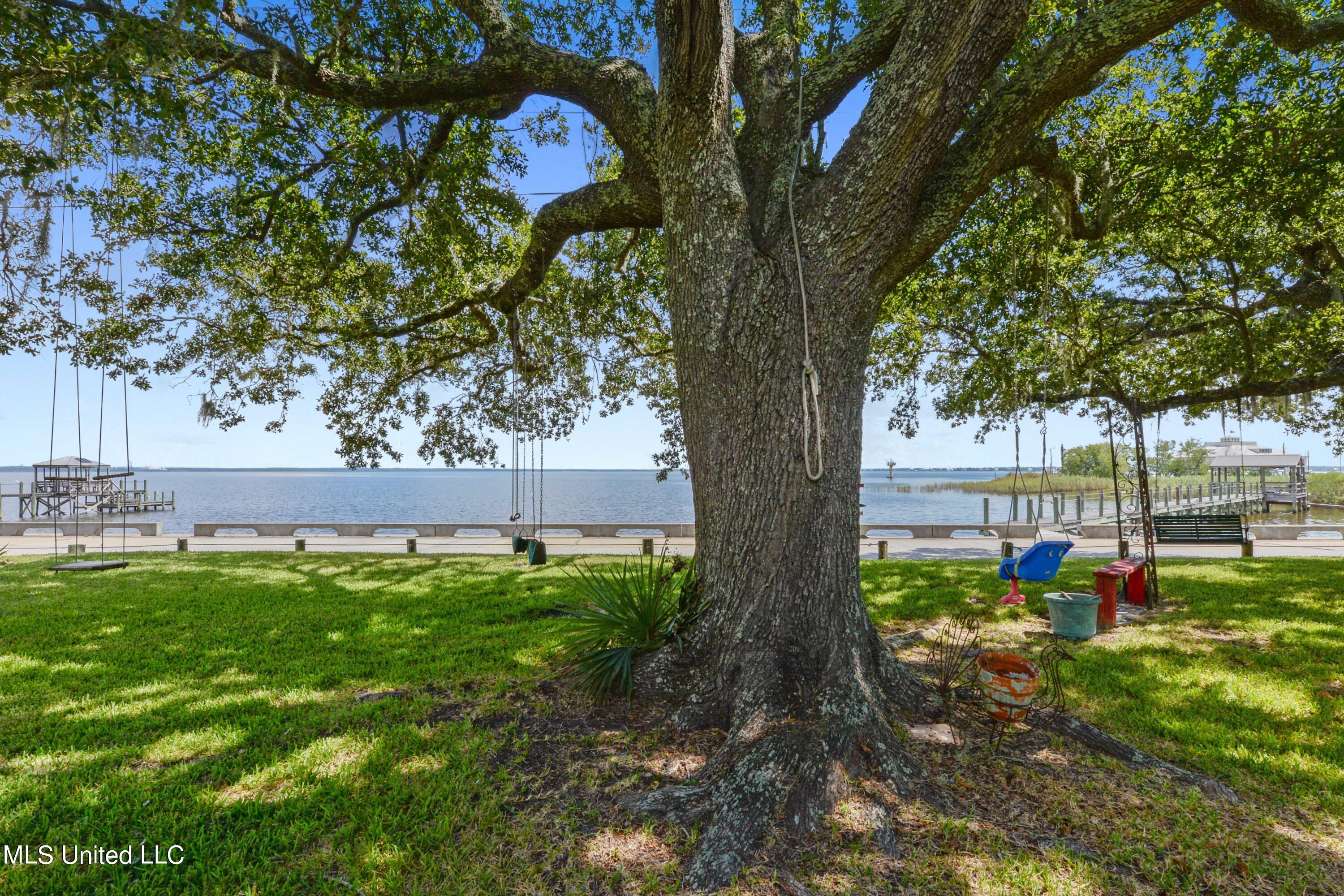 714 N Beach Boulevard, Bay Saint Louis, Mississippi image 5