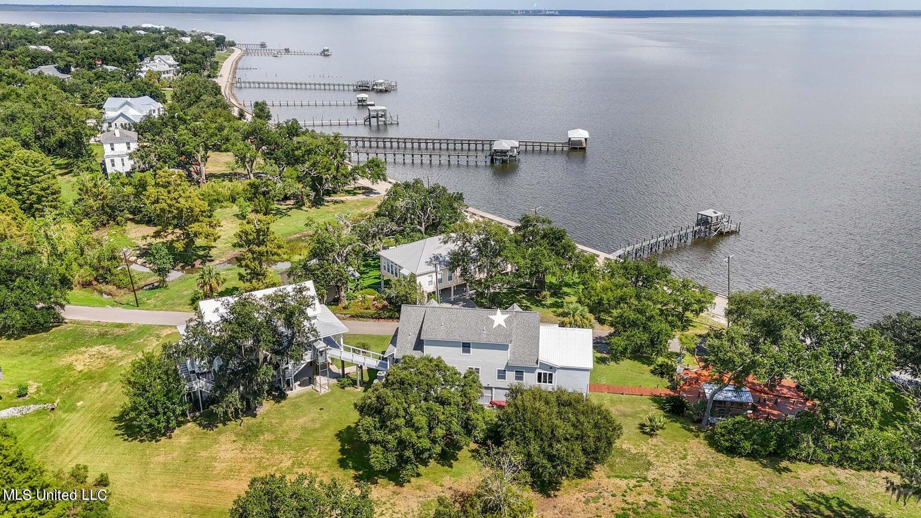 714 N Beach Boulevard, Bay Saint Louis, Mississippi image 4