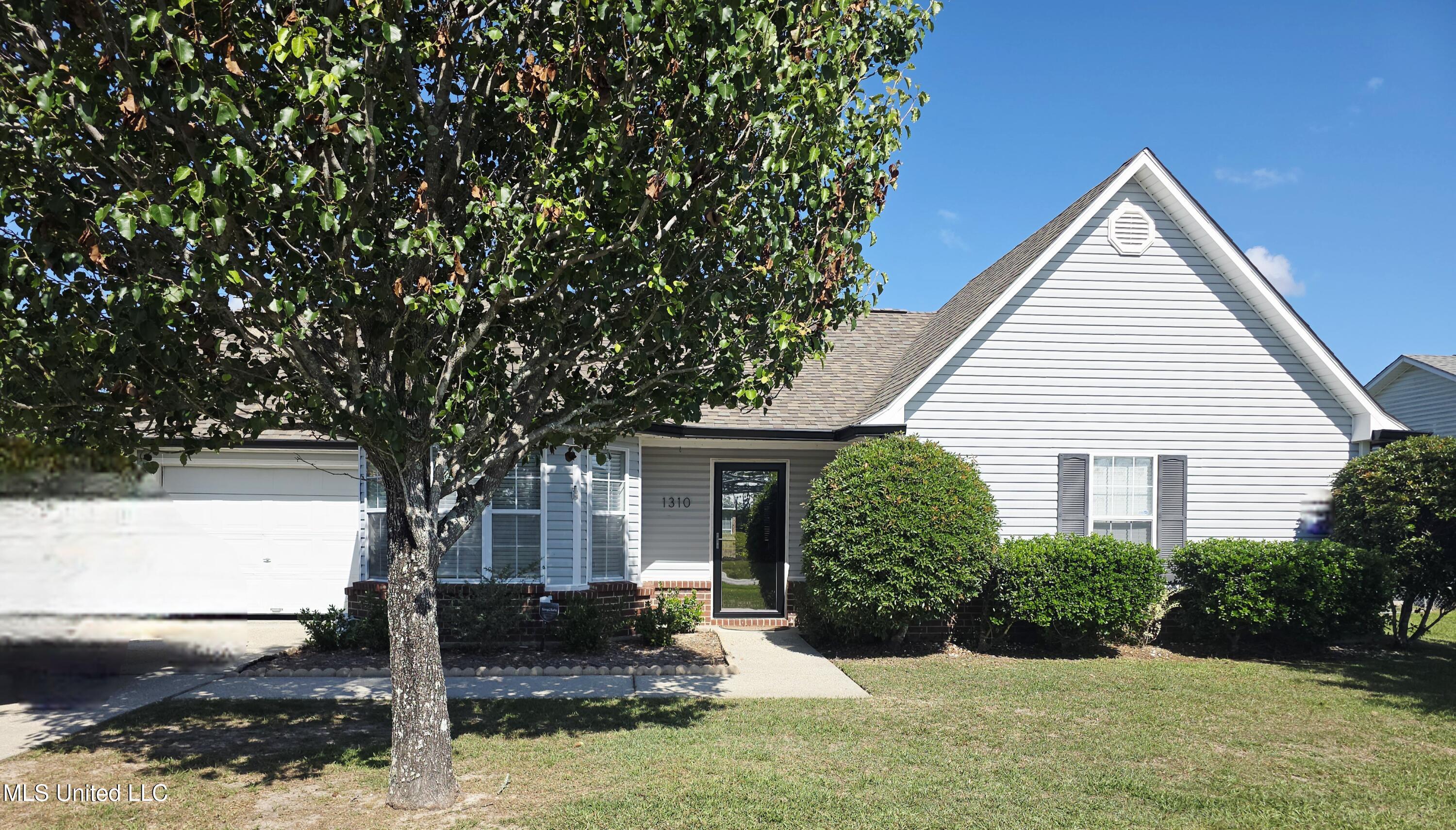 1310 Deana Road, Ocean Springs, Mississippi image 1