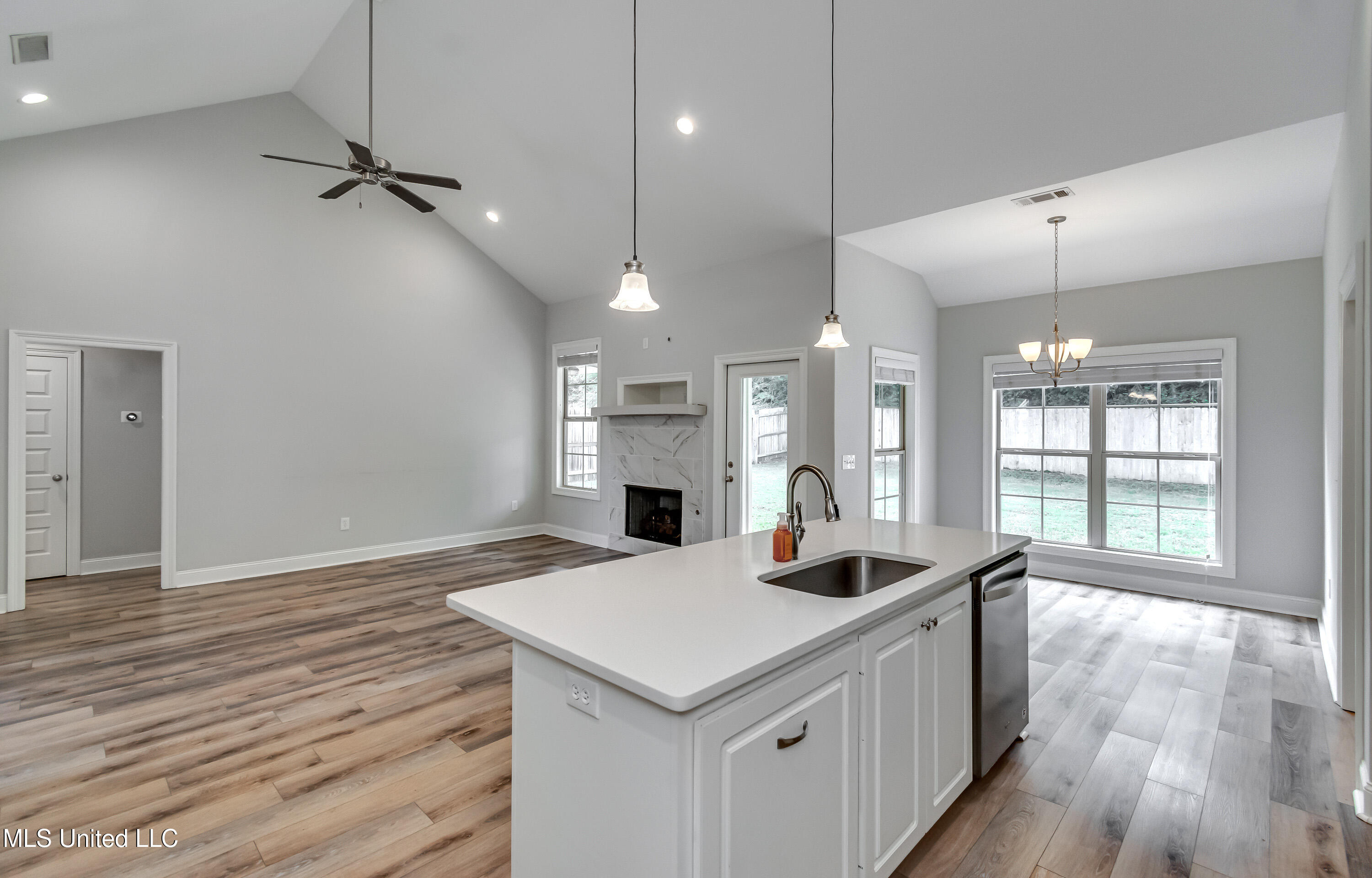 Canton, Mississippi 39046, United States, 3 Bedrooms Bedrooms, ,2 BathroomsBathrooms,Residential,Pending,217666