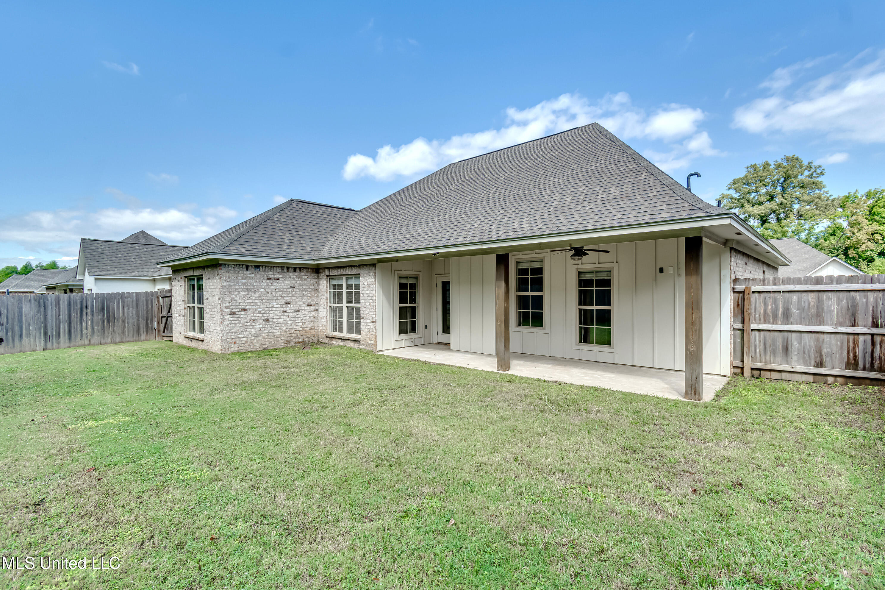 Canton, Mississippi 39046, United States, 3 Bedrooms Bedrooms, ,2 BathroomsBathrooms,Residential,Pending,217666