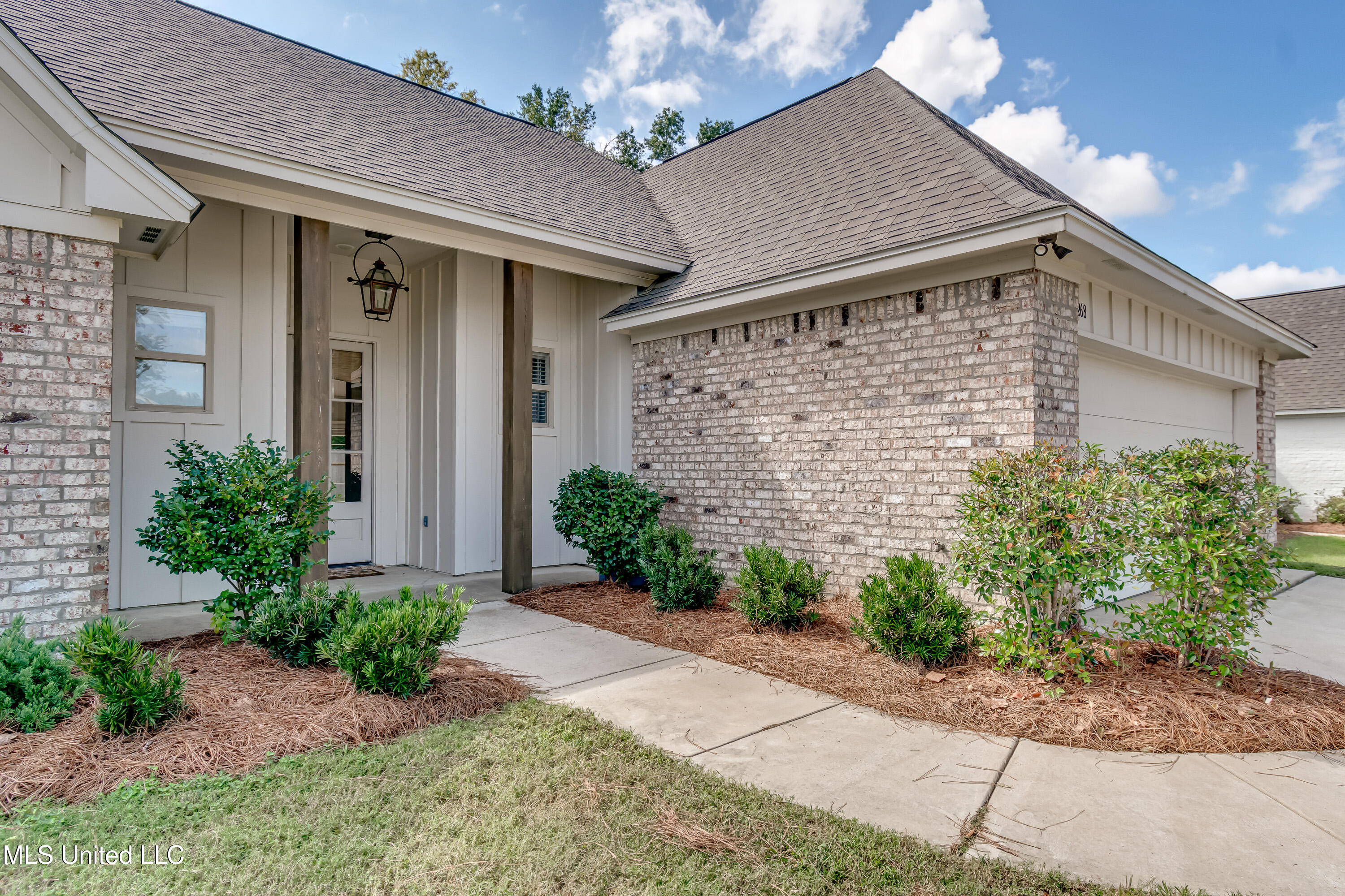 Canton, Mississippi 39046, United States, 3 Bedrooms Bedrooms, ,2 BathroomsBathrooms,Residential,Pending,217666