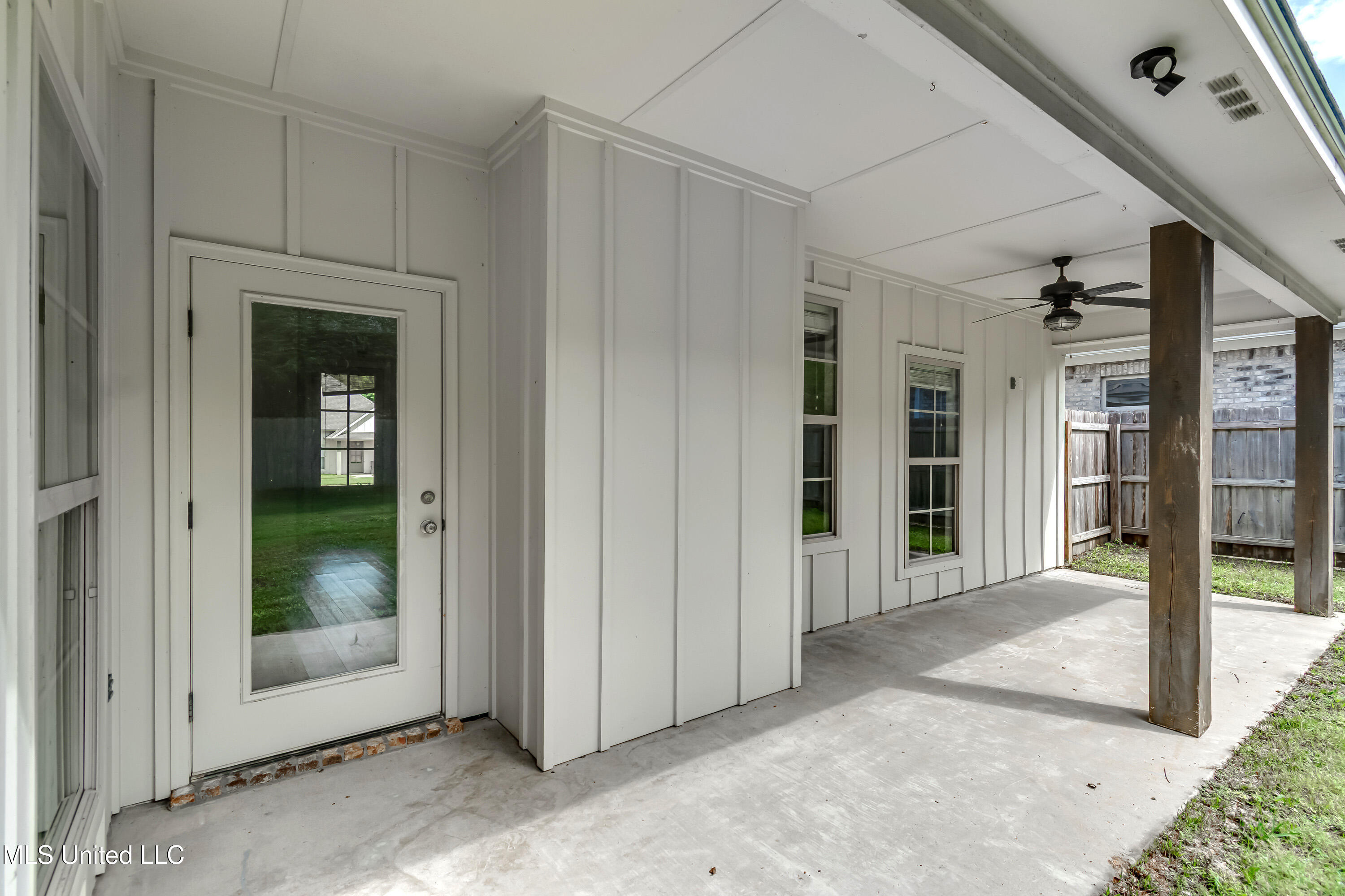 Canton, Mississippi 39046, United States, 3 Bedrooms Bedrooms, ,2 BathroomsBathrooms,Residential,Pending,217666