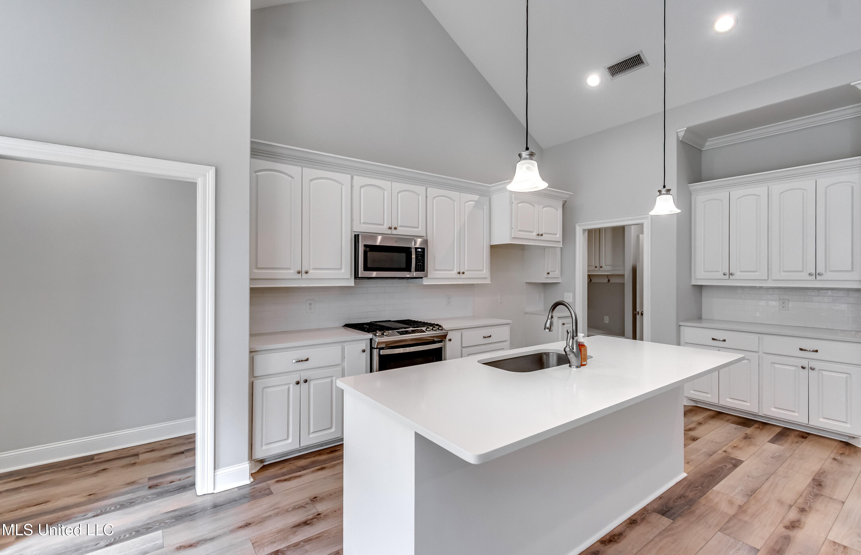 Canton, Mississippi 39046, United States, 3 Bedrooms Bedrooms, ,2 BathroomsBathrooms,Residential,Pending,217666