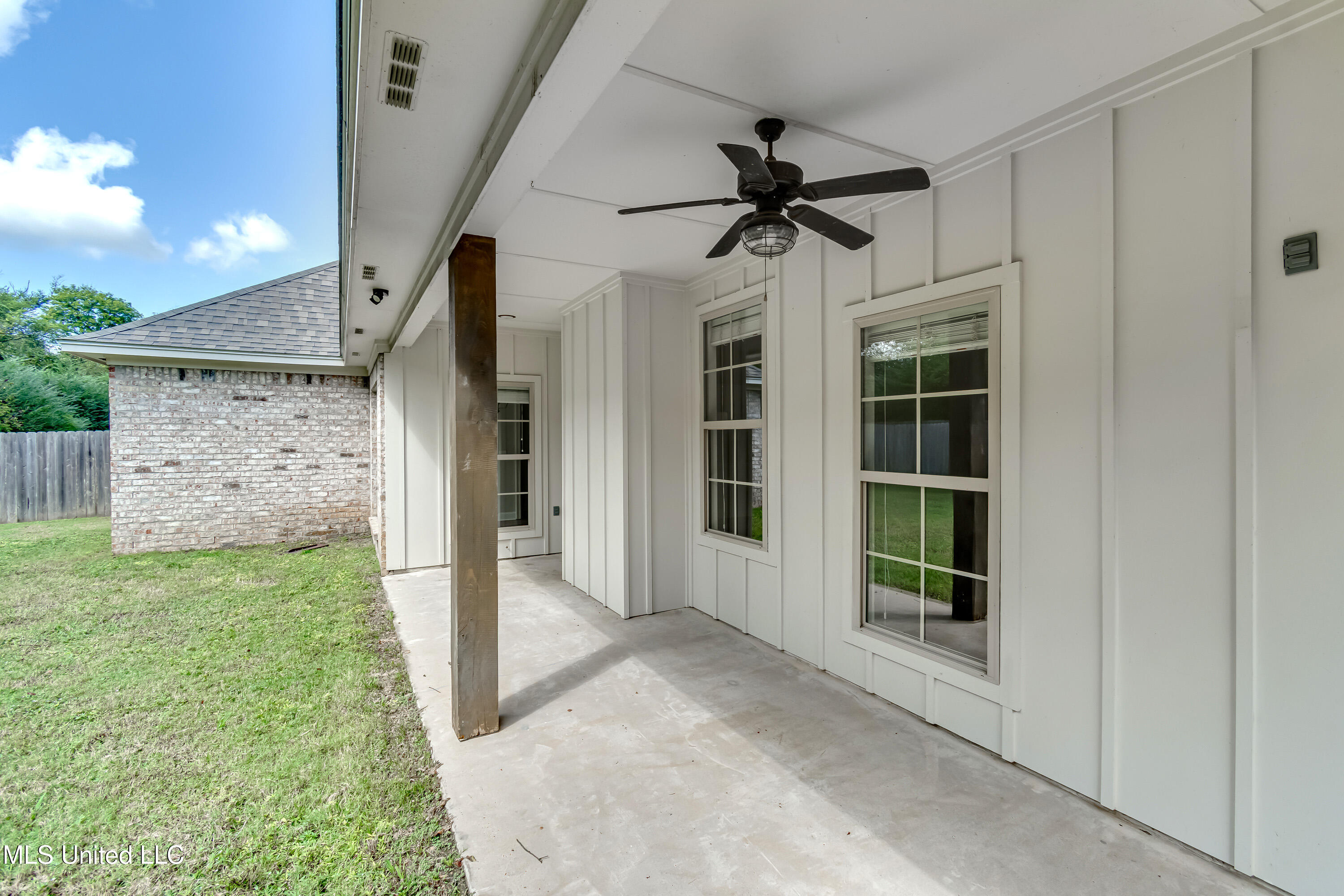 Canton, Mississippi 39046, United States, 3 Bedrooms Bedrooms, ,2 BathroomsBathrooms,Residential,Pending,217666