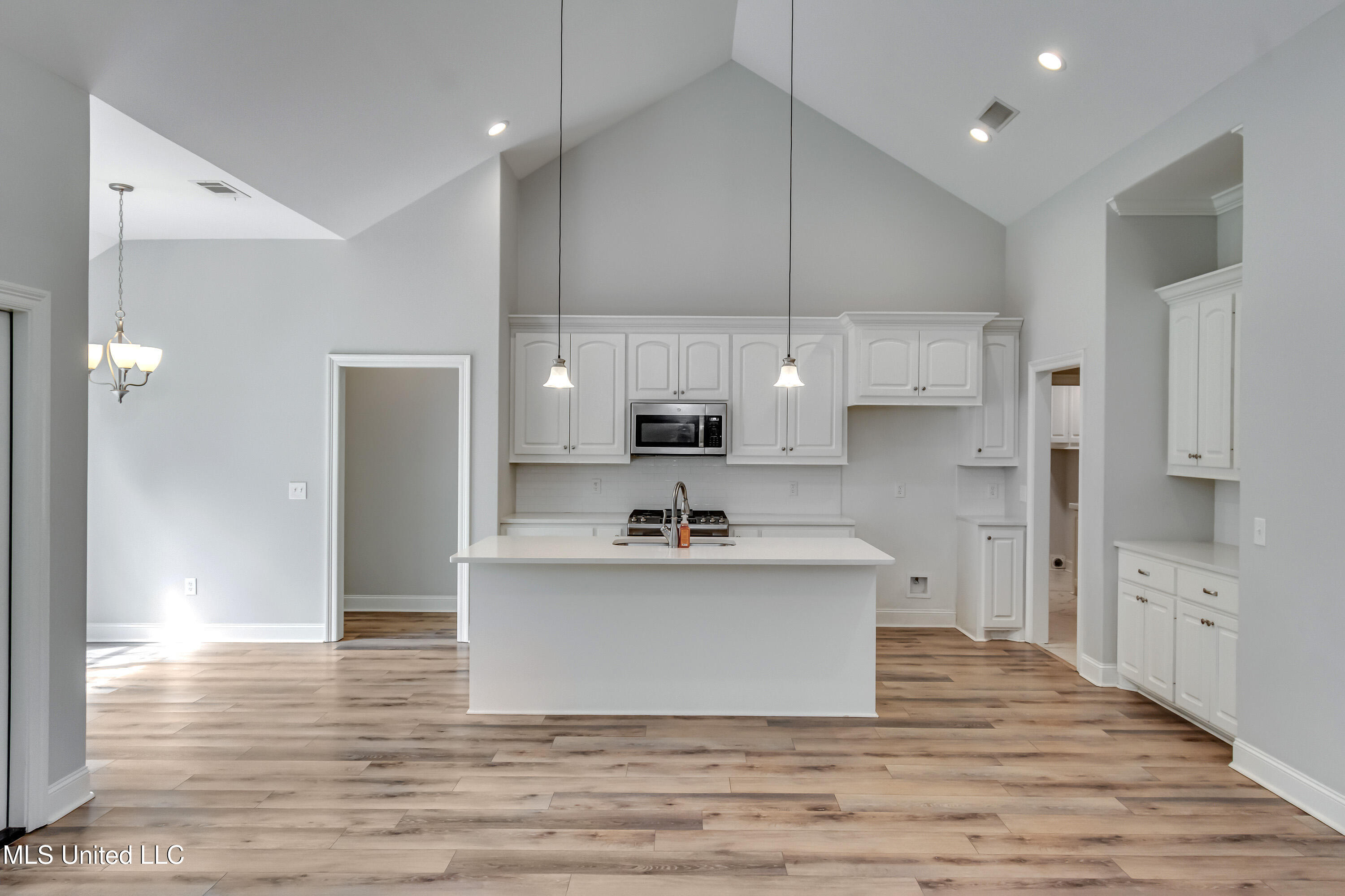 Canton, Mississippi 39046, United States, 3 Bedrooms Bedrooms, ,2 BathroomsBathrooms,Residential,Pending,217666