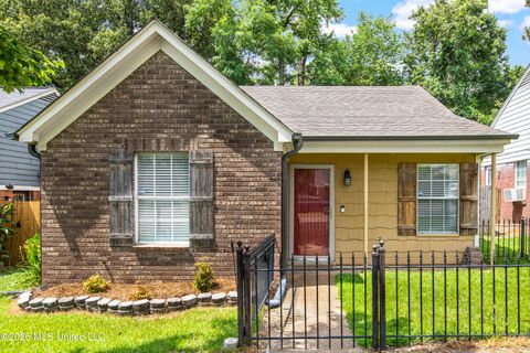 Homes For Sale - 9472 Village Pointe<br/> Olive Branch, MS 38654