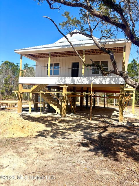 Homes For Sale - 318 Hillcrest Street<br/> Hancock County, Waveland, MS 39576