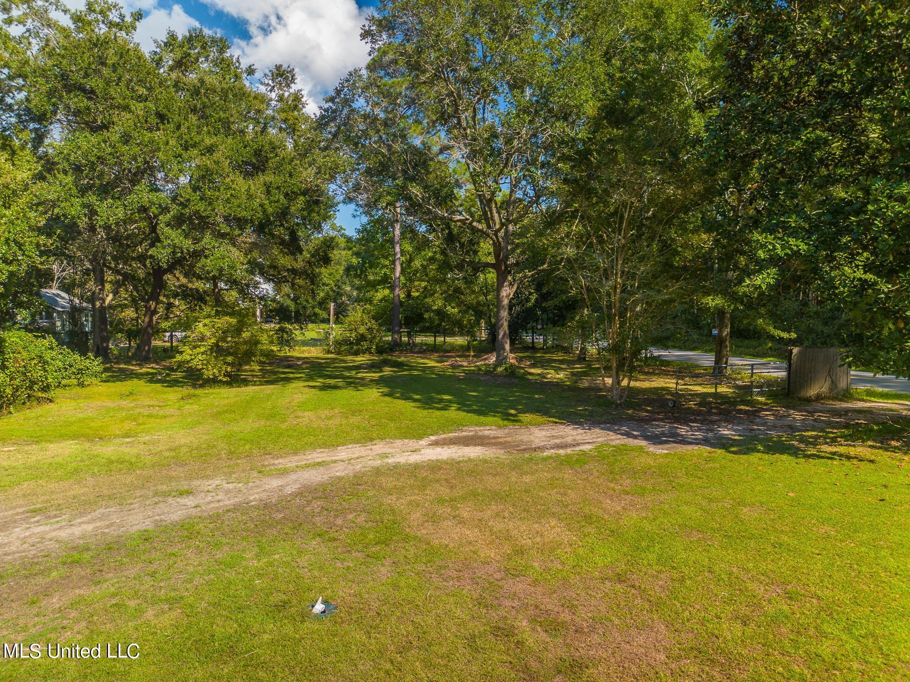 2100 E Simmons Bayou Drive, Ocean Springs, Mississippi image 31