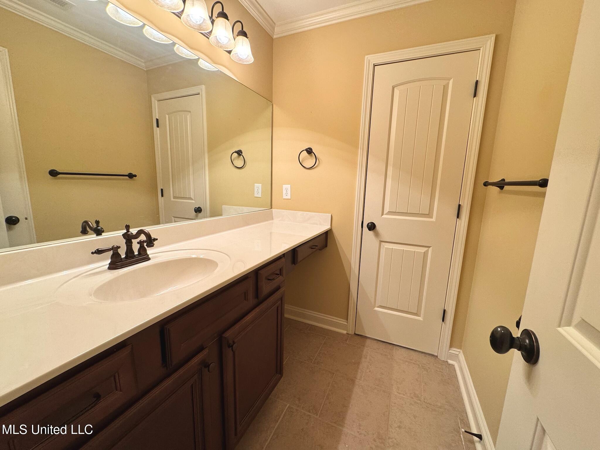 5701 Burlington Lane, Olive Branch, Mississippi image 32