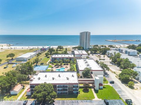 Condo For Sale - 2046 Beach Boulevard<br/> Harrison County, Biloxi, MS 39531