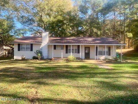 Homes For Sale - 715 SW Alderman Lane<br/> Brookhaven, MS 39601