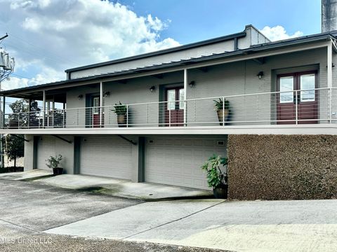 Homes For Sale - 126 N Broadway<br/> Pike County, McComb, MS 39648