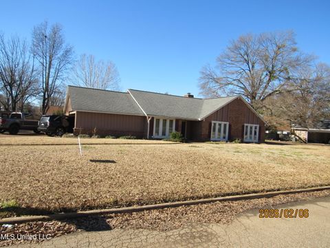 Homes For Sale - 1903 Swayze Street<br/> Yazoo County, Yazoo City, MS 39194
