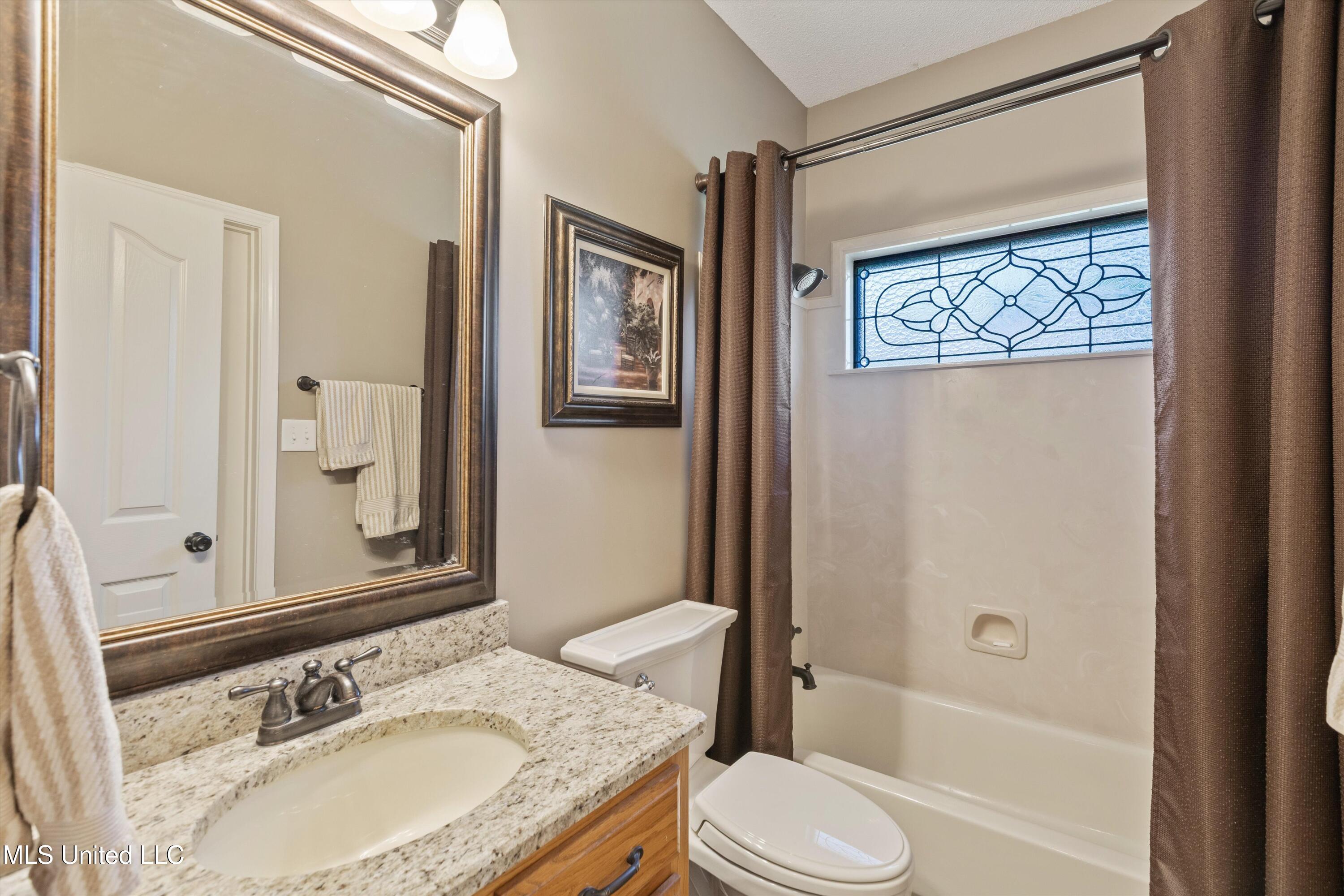 2075 Wood Hill Drive, Horn Lake, Mississippi image 22