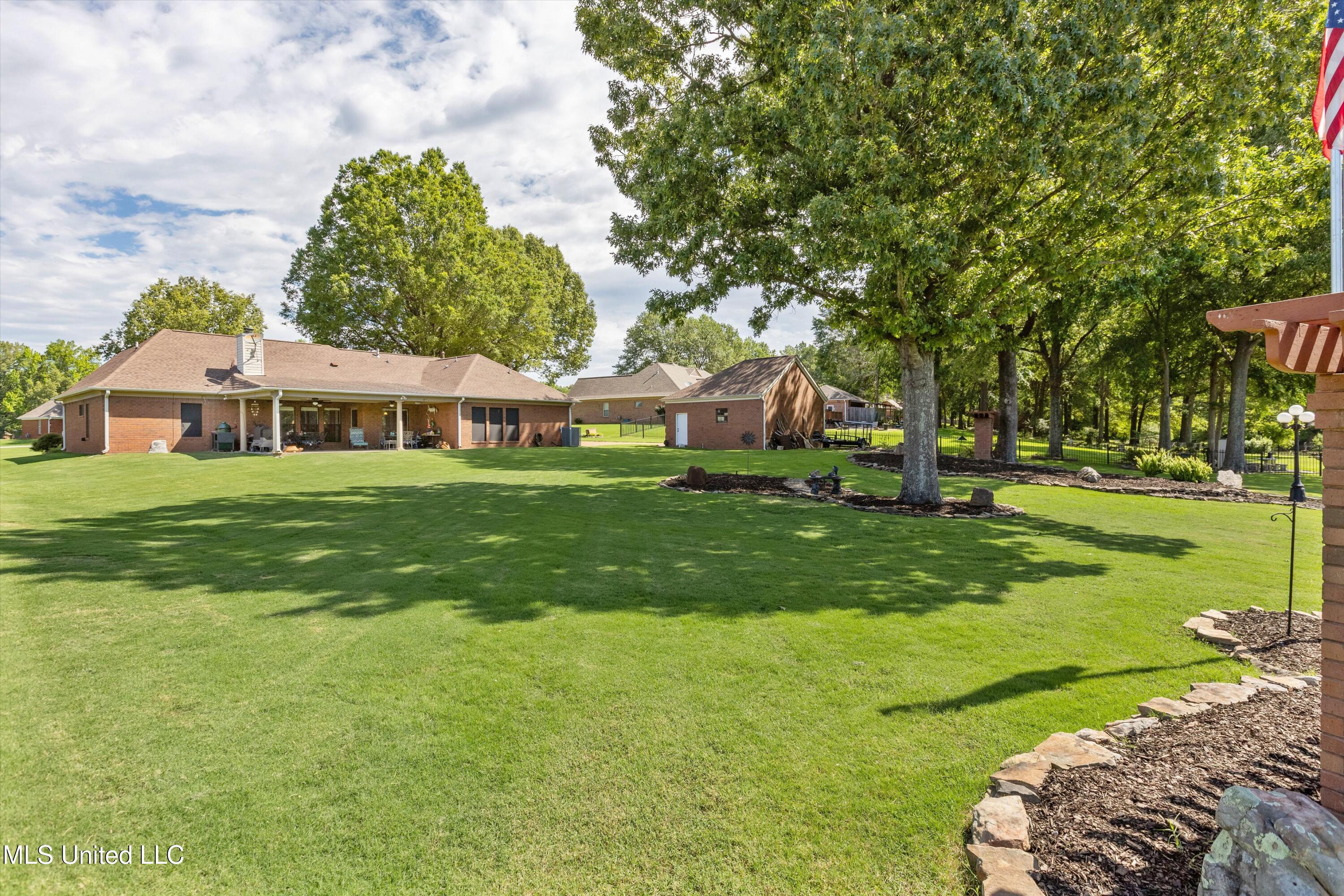 2075 Wood Hill Drive, Horn Lake, Mississippi image 25