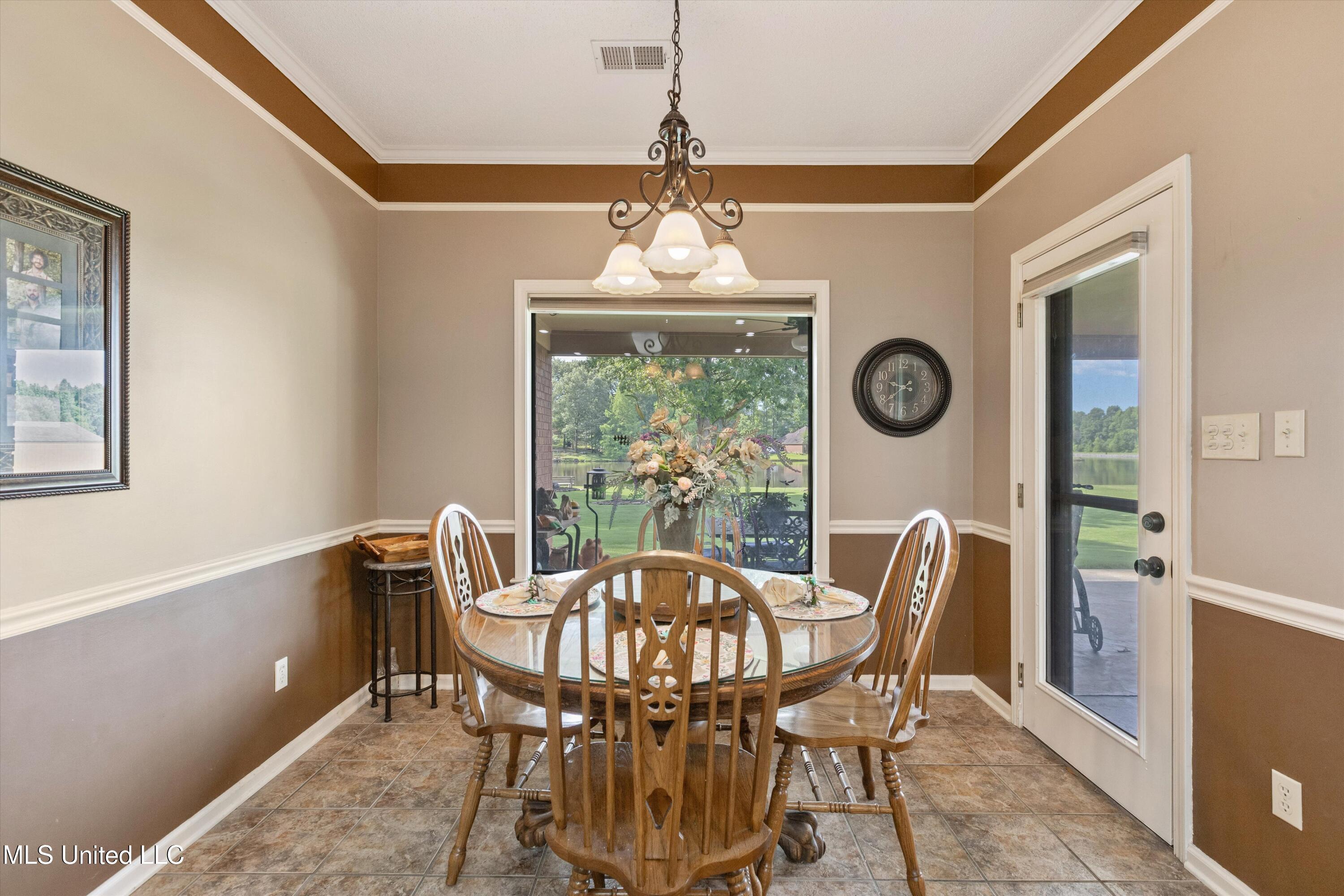 2075 Wood Hill Drive, Horn Lake, Mississippi image 13