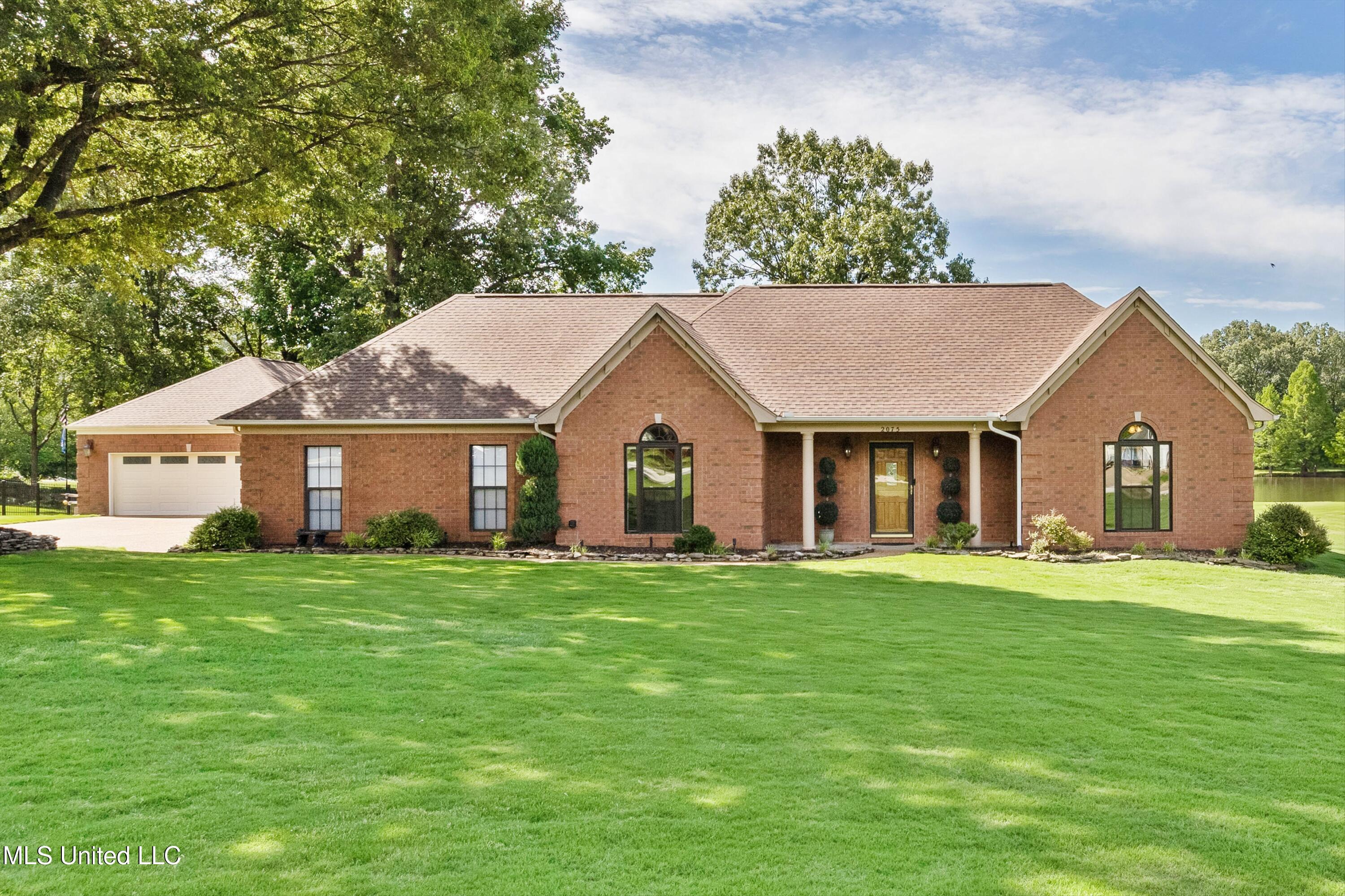 2075 Wood Hill Drive, Horn Lake, Mississippi image 2