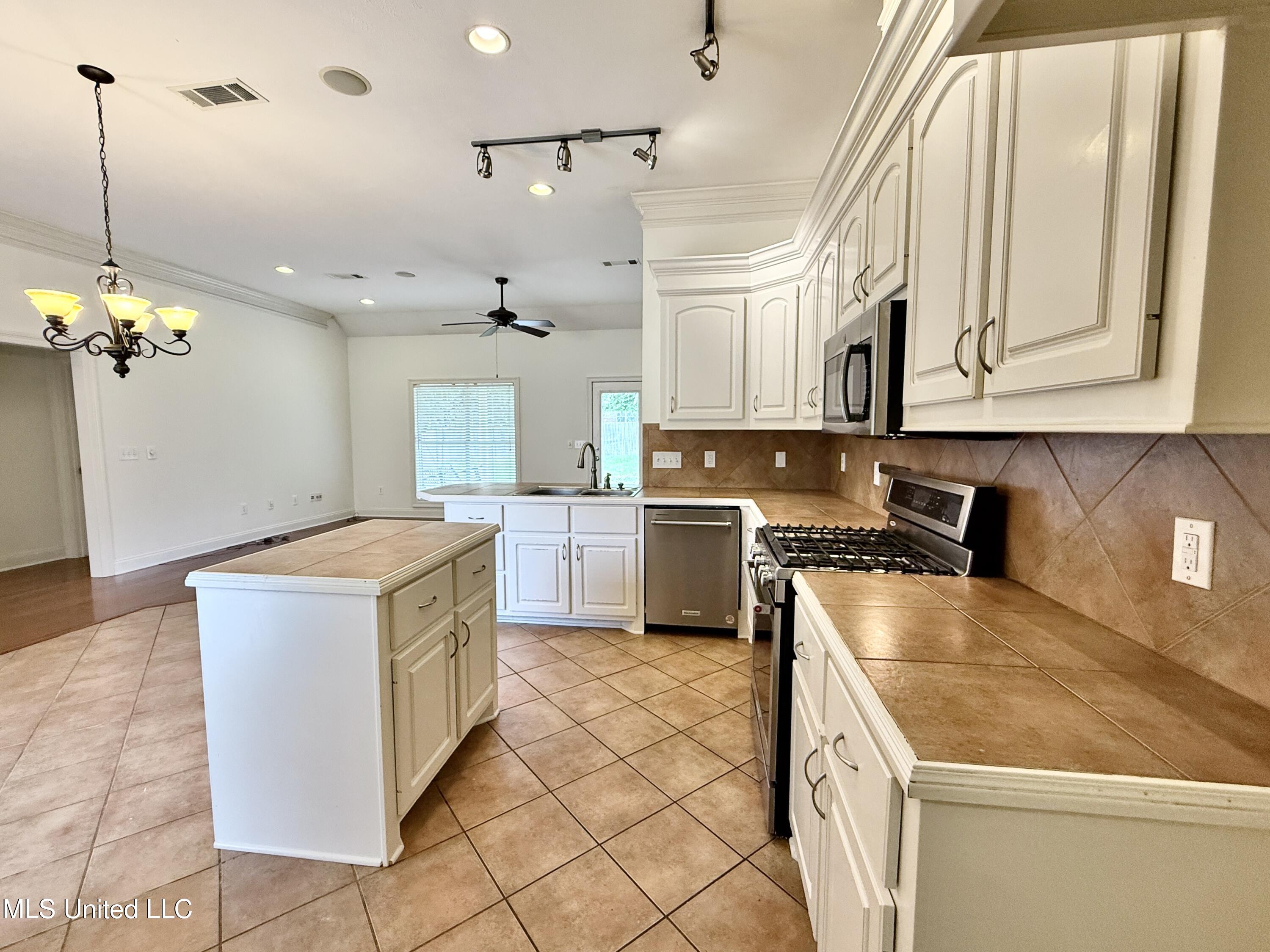 302 Bedford Court, Brandon, Mississippi image 12