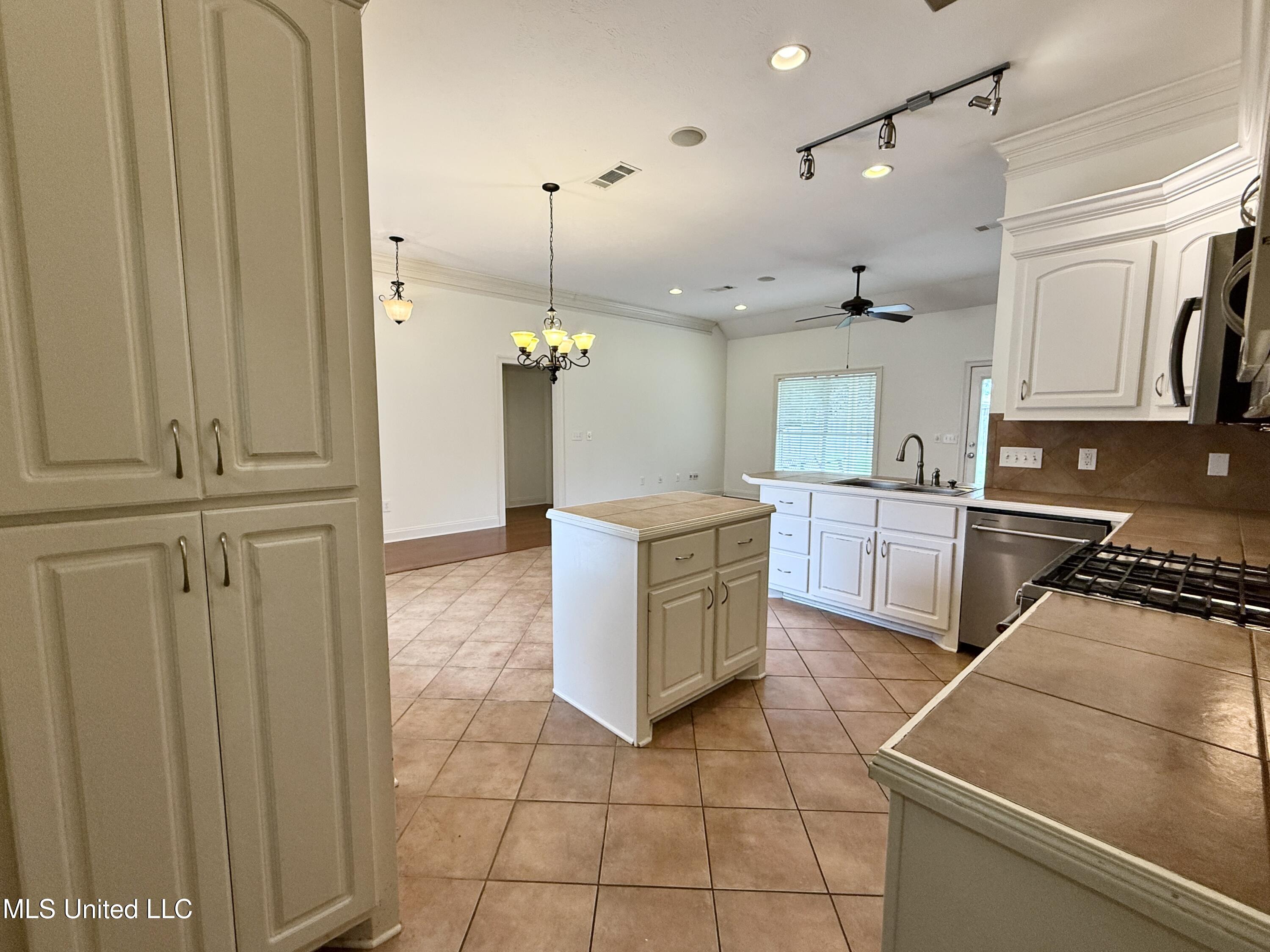 302 Bedford Court, Brandon, Mississippi image 13