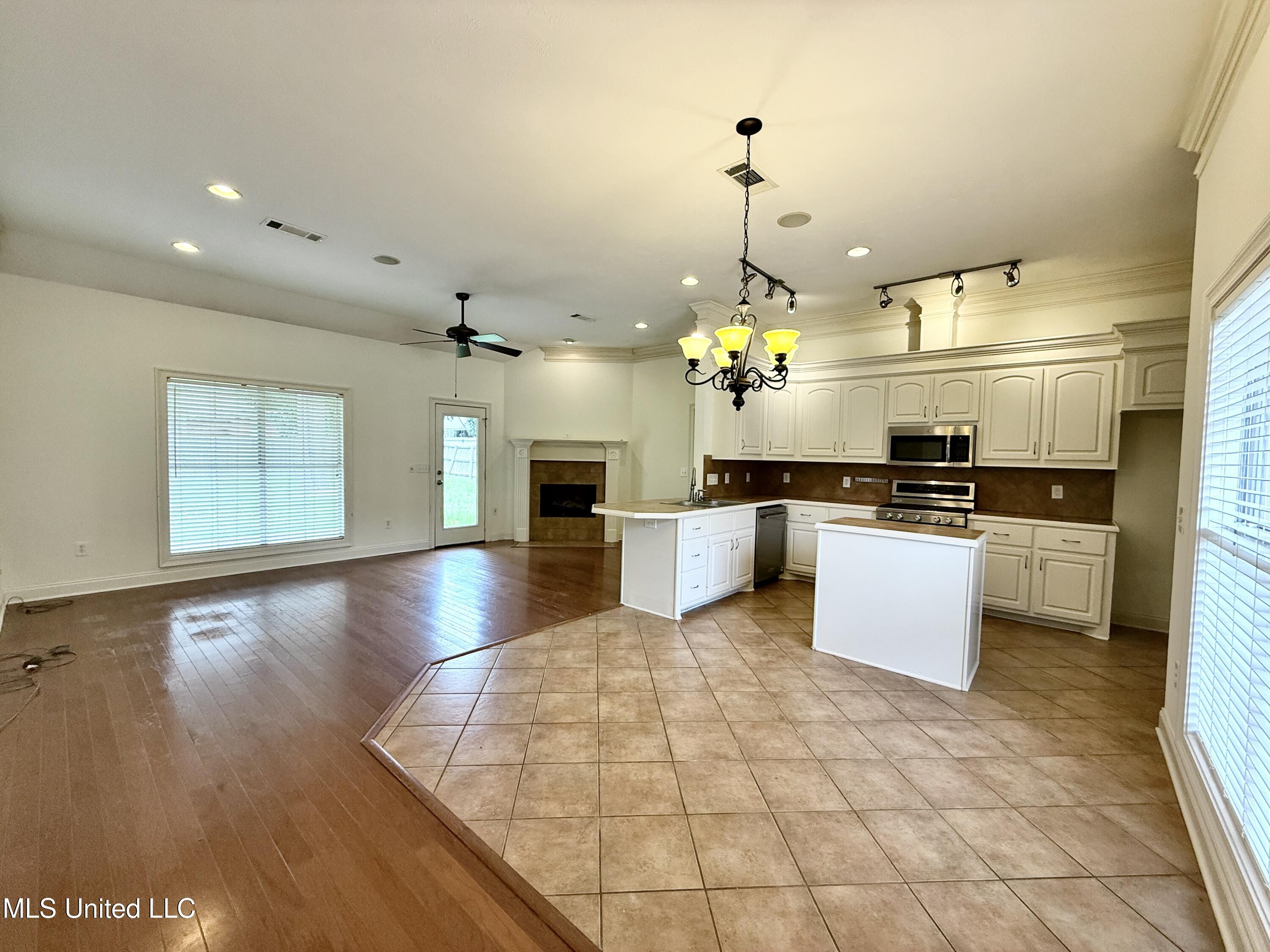302 Bedford Court, Brandon, Mississippi image 4