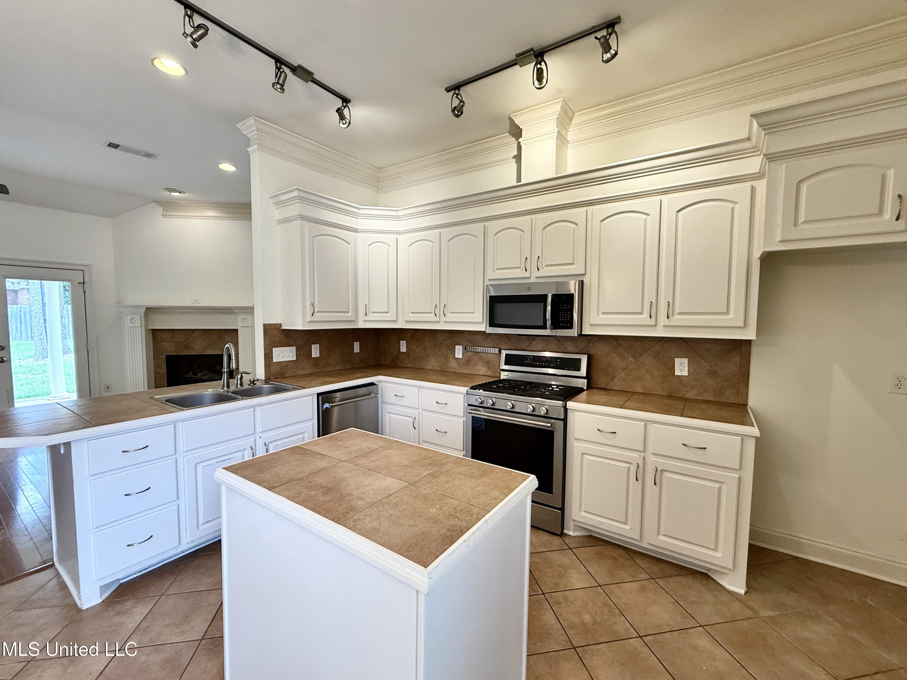 302 Bedford Court, Brandon, Mississippi image 11