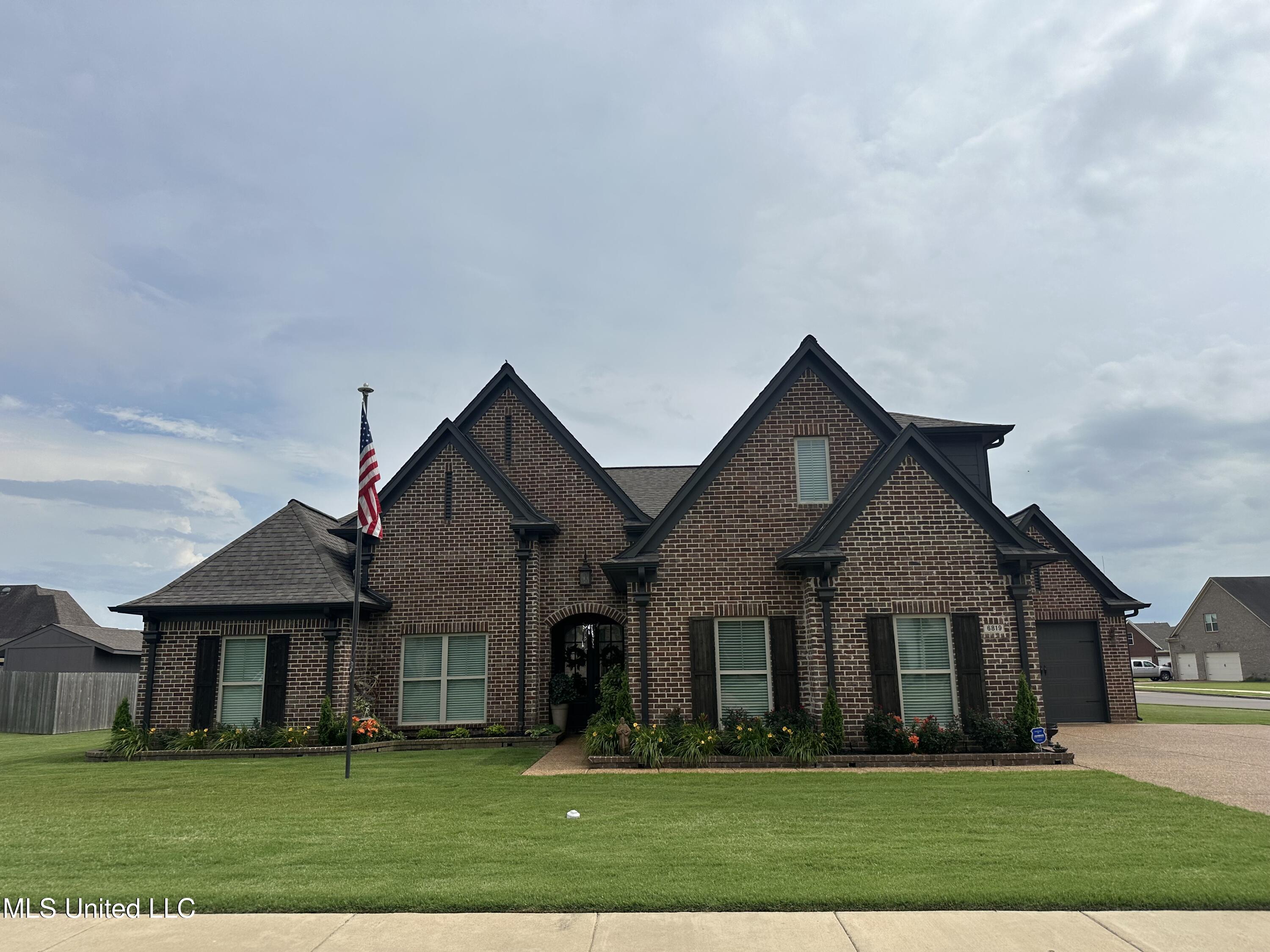 6819 Hawks View Vw, Olive Branch, Mississippi image 1