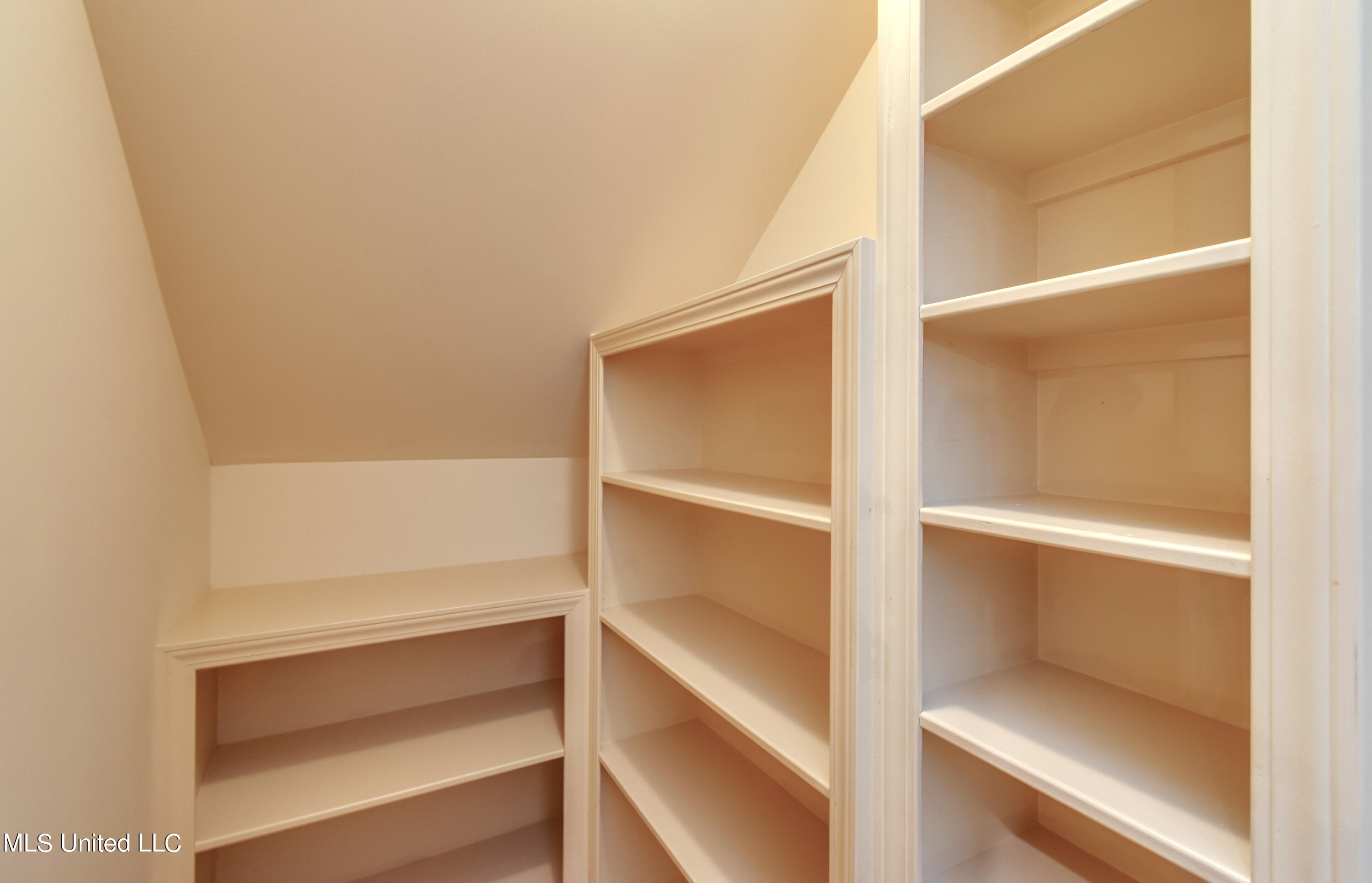 Madison, Mississippi 39110, United States, 4 Bedrooms Bedrooms, ,3 BathroomsBathrooms,Residential,Pending,50355