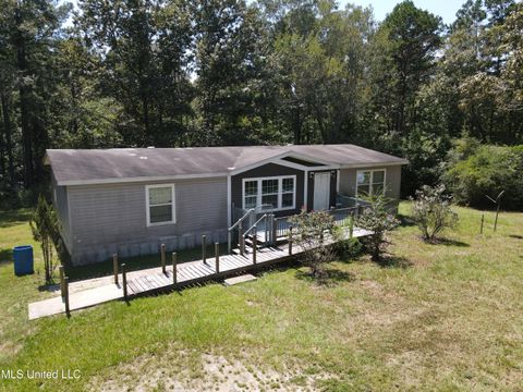 Mobile Home For Sale - 101 Pearl Hodge Road<br/> Laurel, MS 39443