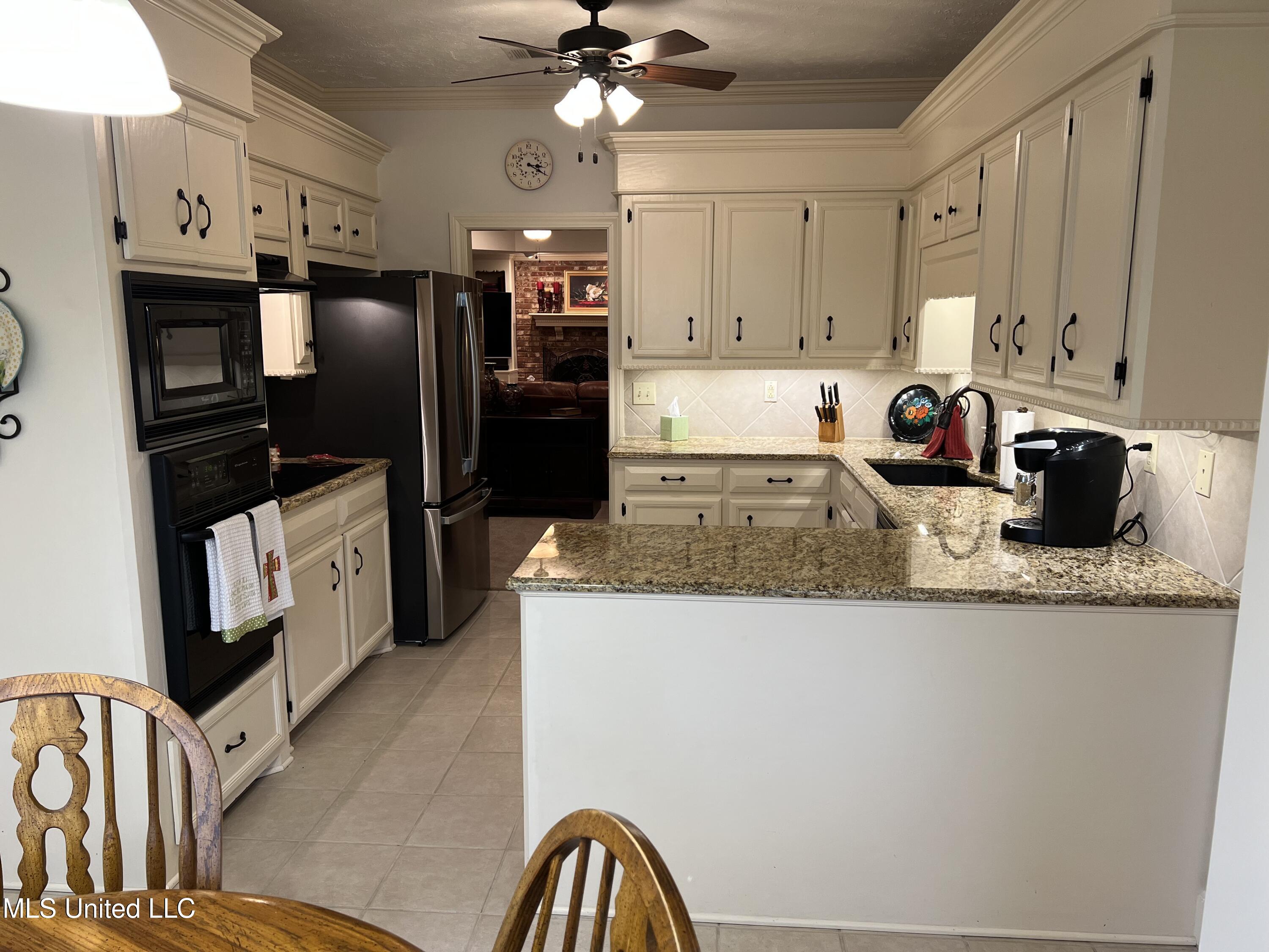 420 Fox Bay Drive, Brandon, Mississippi image 7