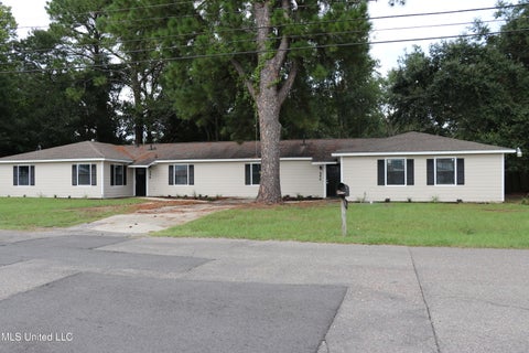 Homes For Sale - 554-556 Loposser Avenue<br/> Harrison County, Gulfport, MS 39507