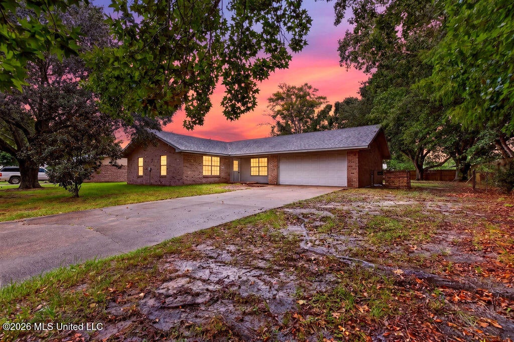 2320 Lynn Avenue - Photo 3