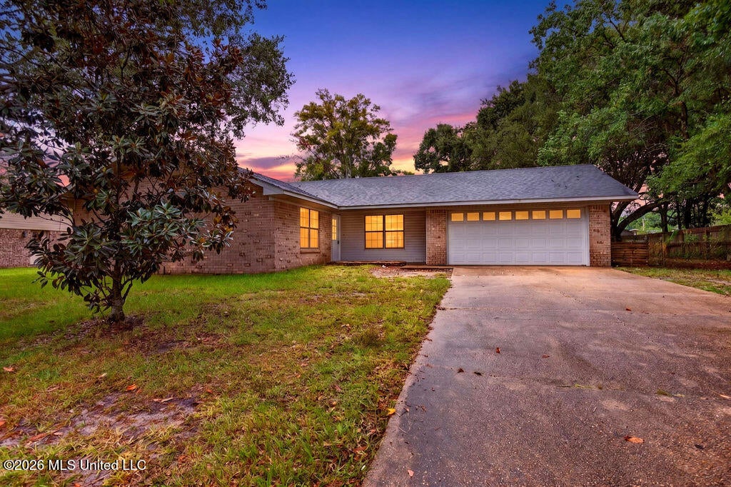 2320 Lynn Avenue - Photo 2