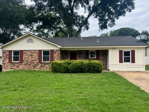 Homes For Sale - 2320 Colonial Hills Drive<br/> Desoto County, Southaven, MS 38671
