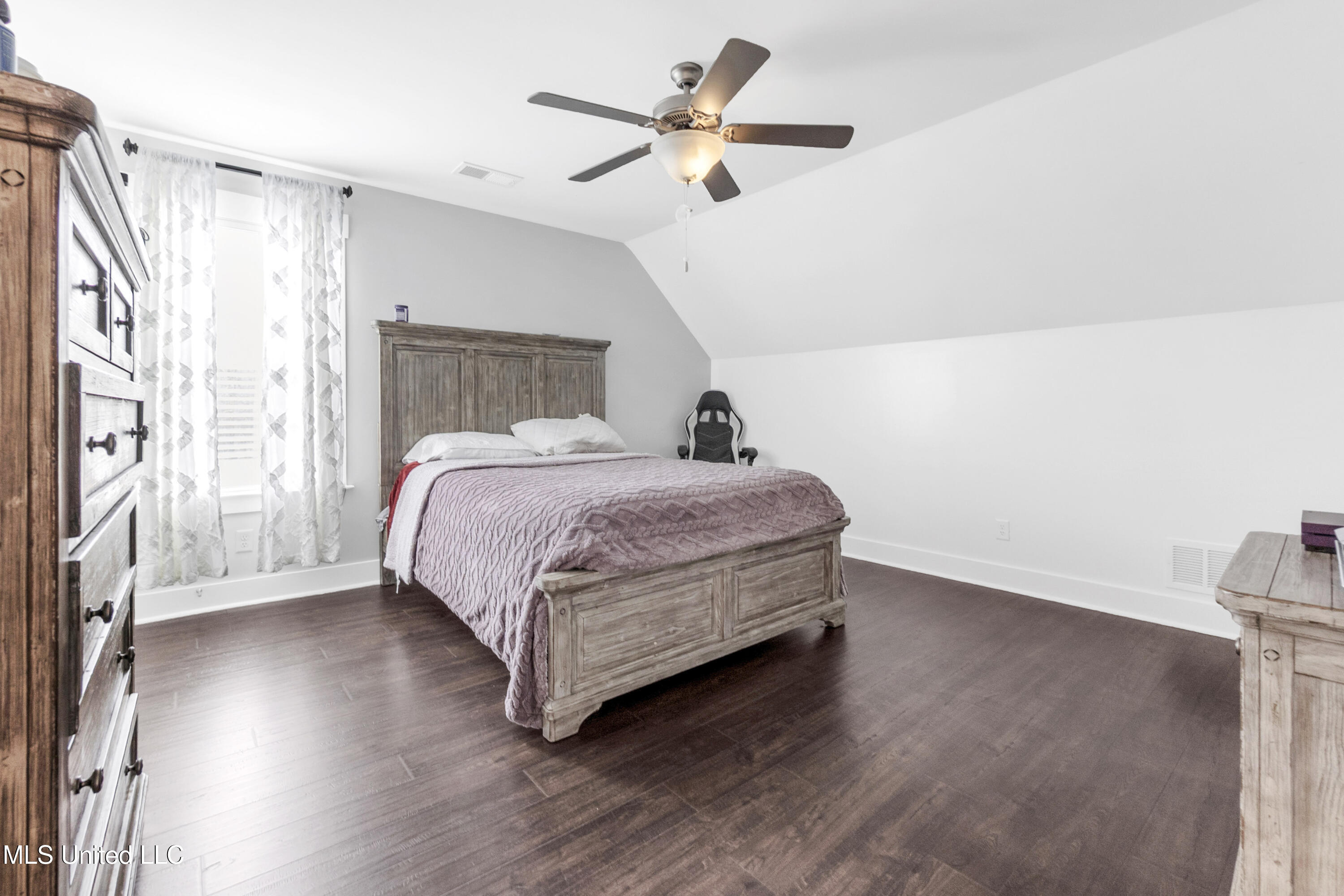 9108 Honey Suckle Way, Hernando, Mississippi image 28