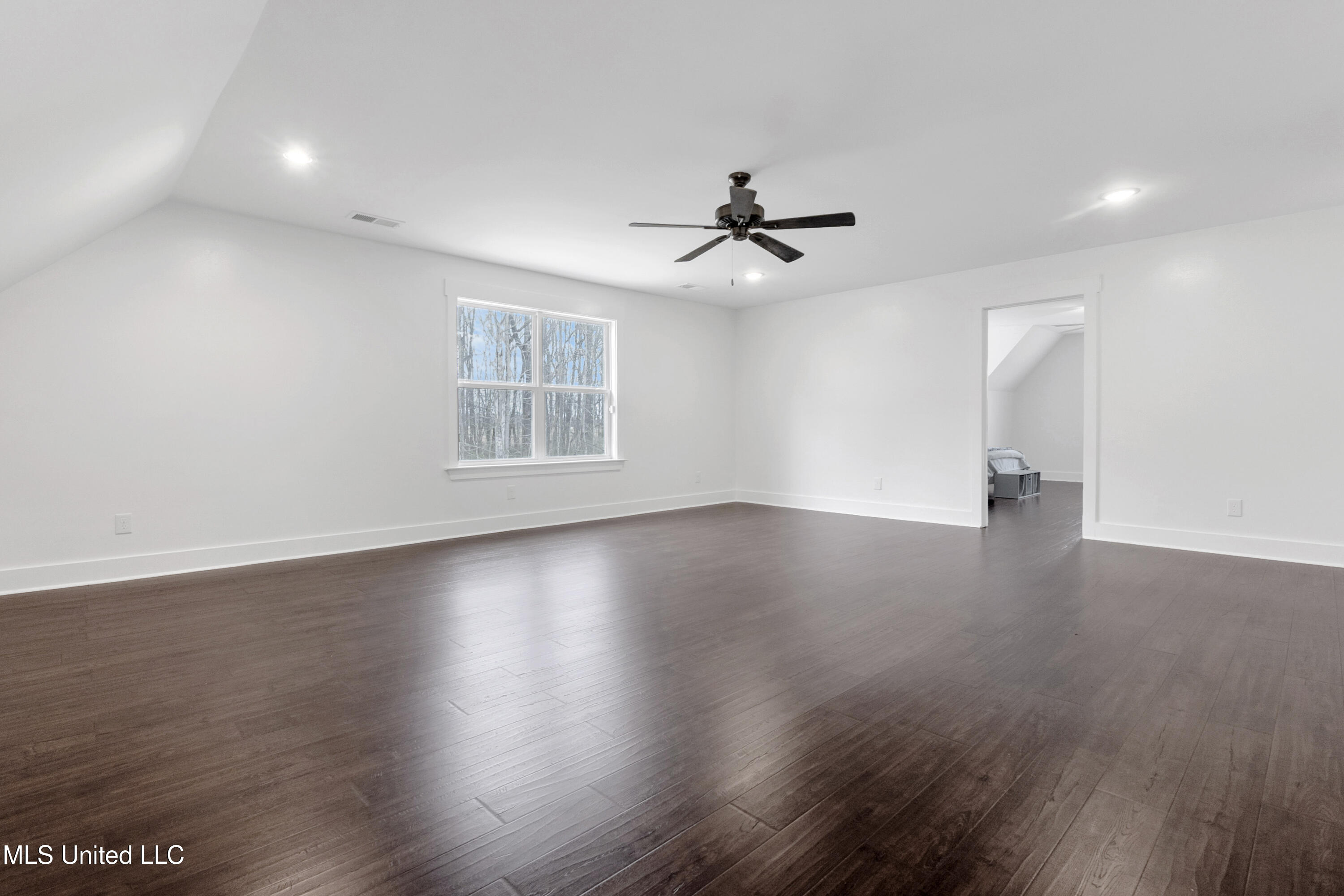 9108 Honey Suckle Way, Hernando, Mississippi image 35
