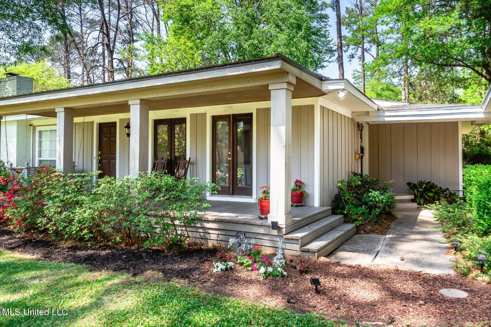 2018 London Avenue, Jackson, Mississippi image 1