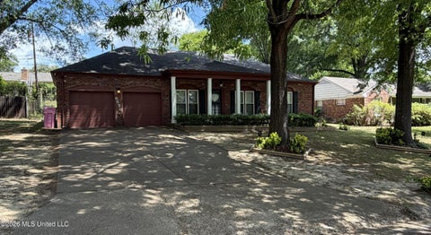Homes For Sale - 8576 W Cedar Circle<br/> Southaven, MS 38671