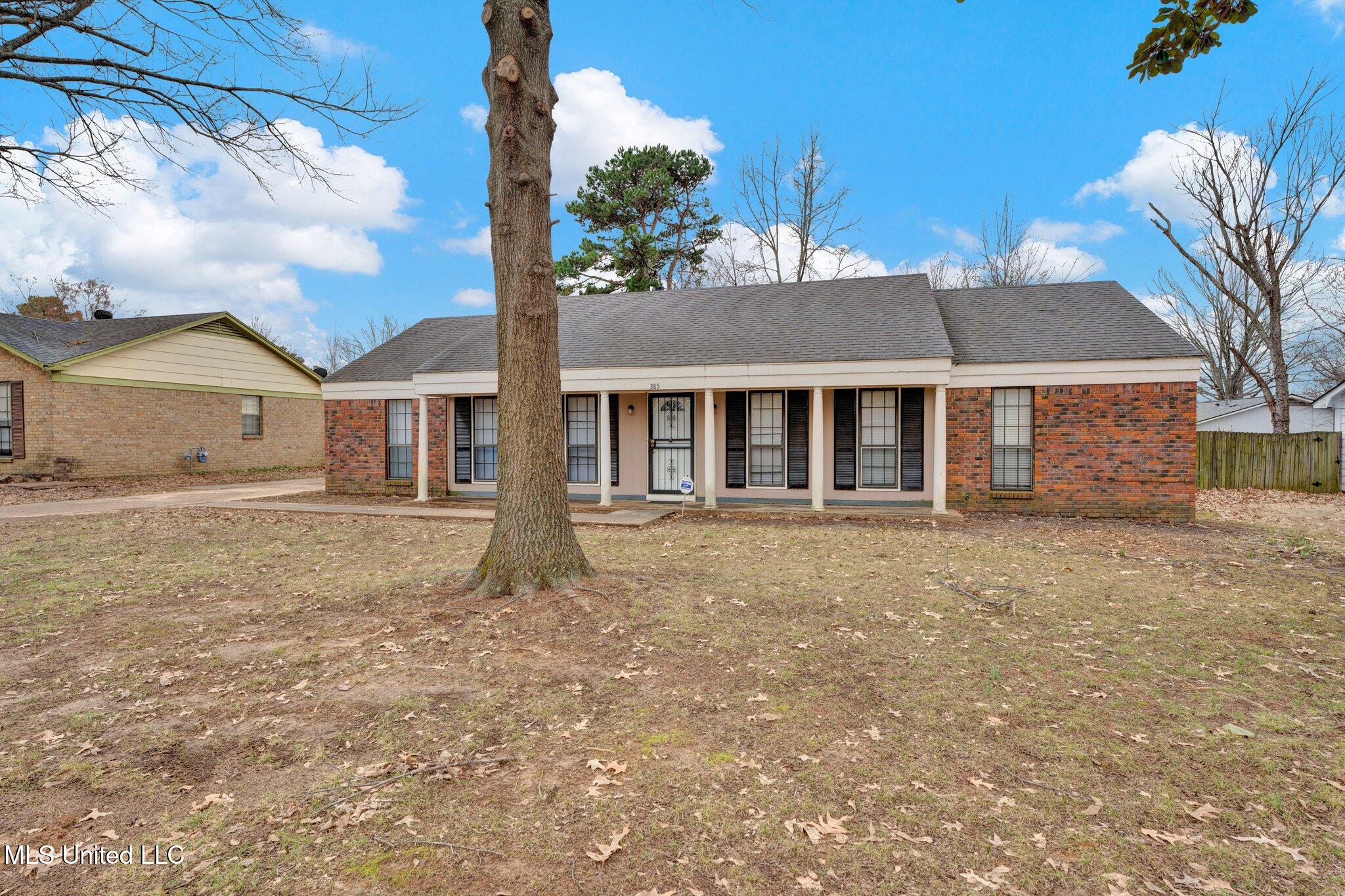 385 N Lake Shore Drive, Southaven, Mississippi image 29