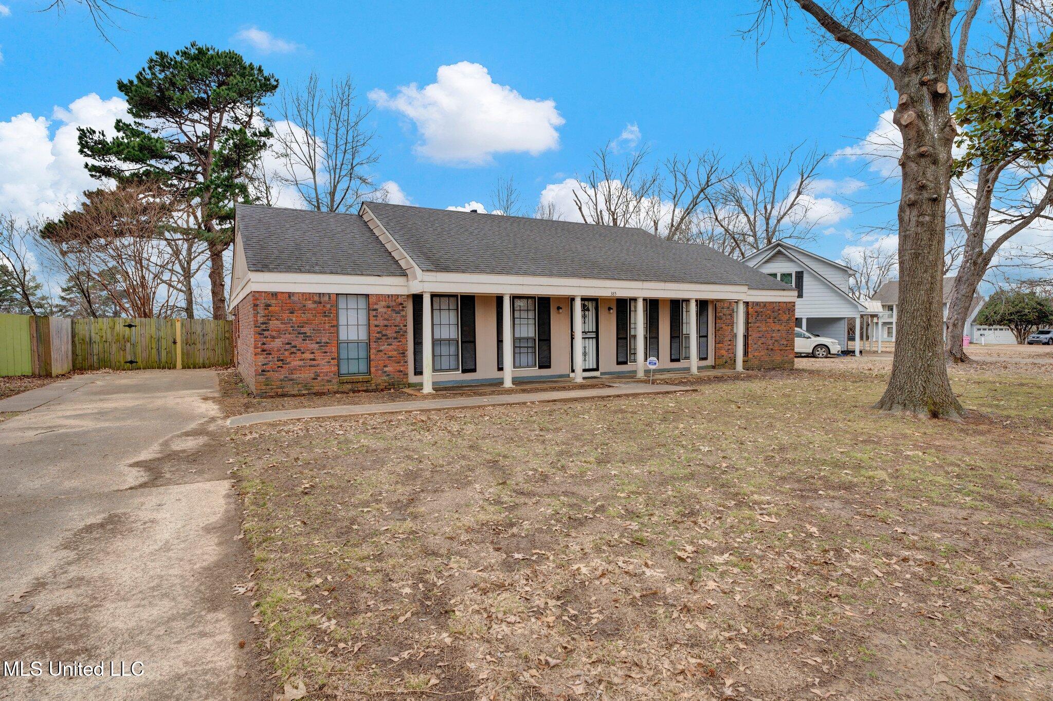 385 N Lake Shore Drive, Southaven, Mississippi image 27