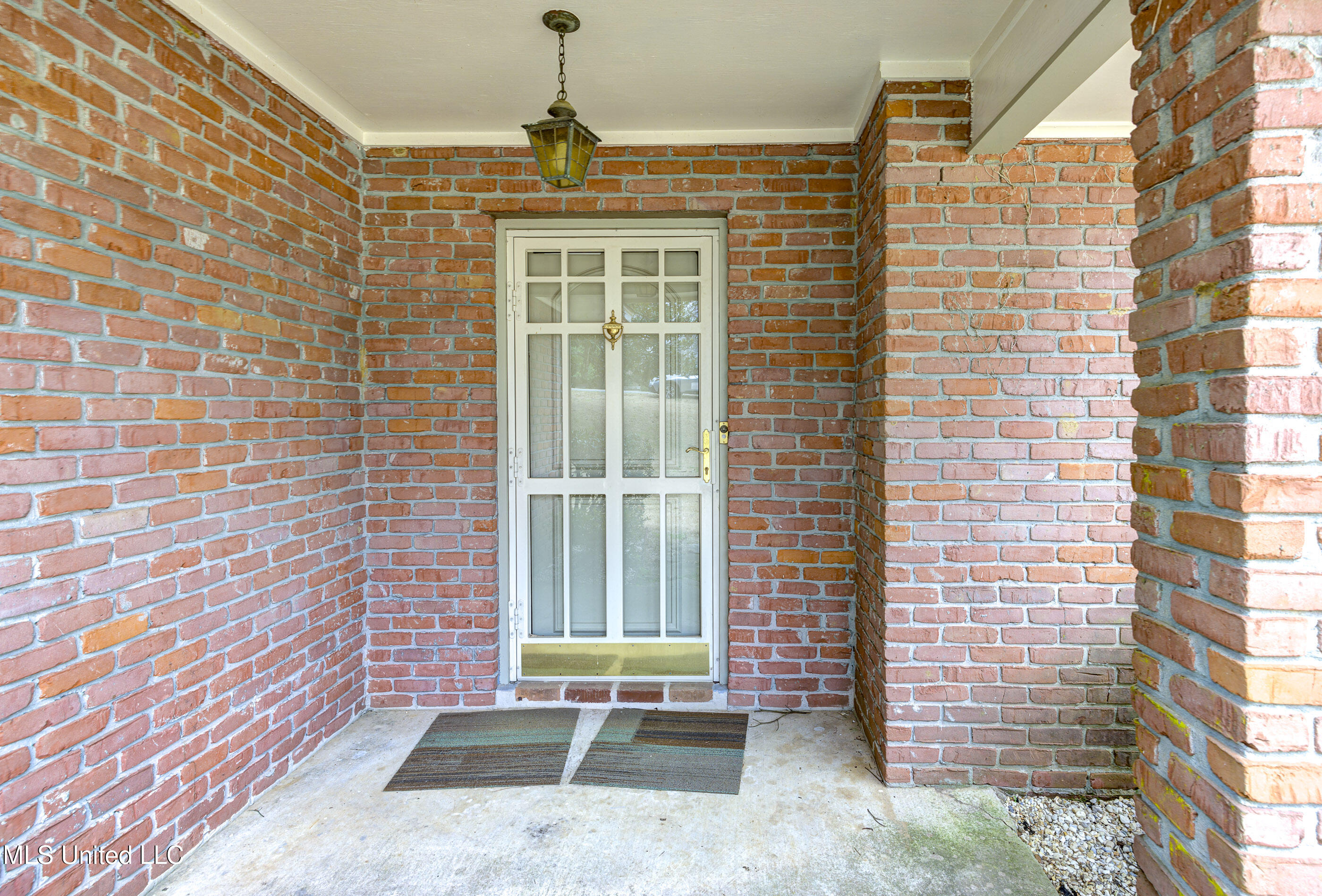 911 Newitt Vick Drive, Vicksburg, Mississippi image 2