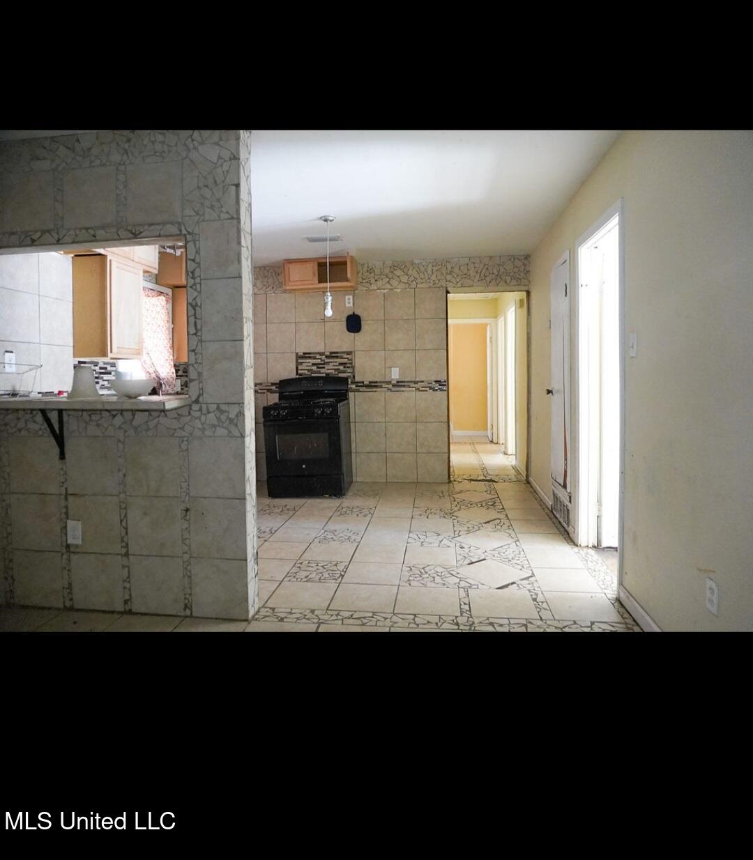 146 W Brooks Road, Memphis, Tennessee image 1