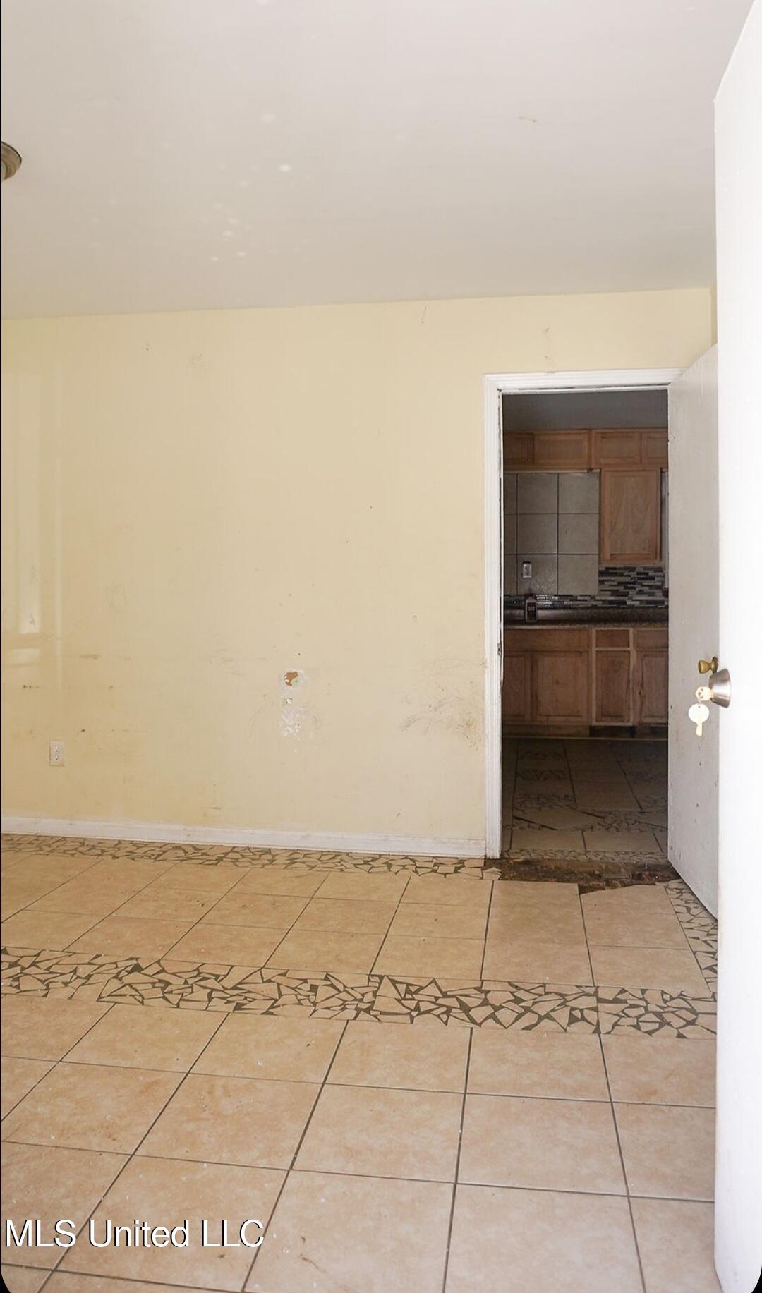 146 W Brooks Road, Memphis, Tennessee image 3